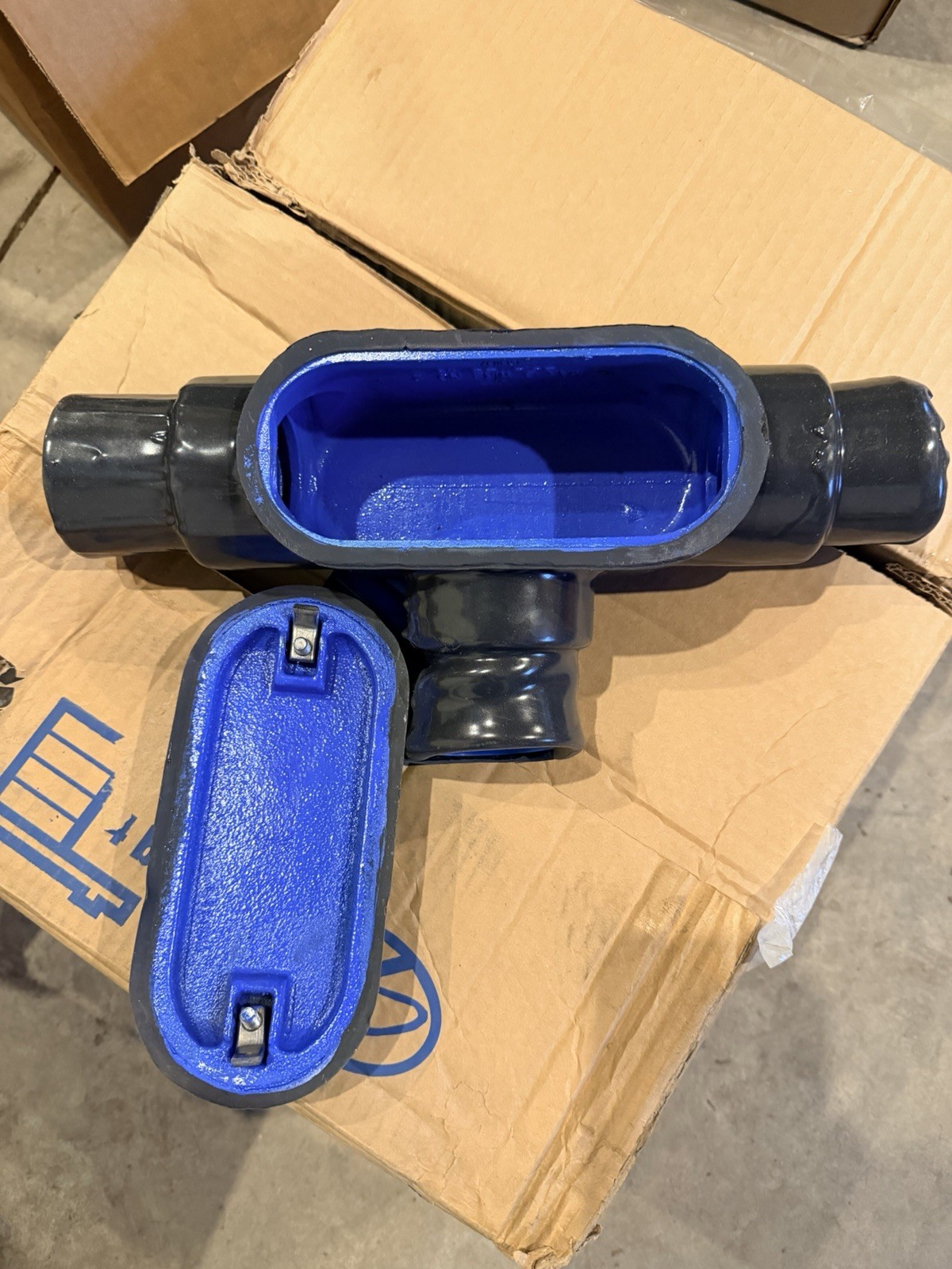 A5 Ocal T67-G 2” PVC Coated Conduit Body Form 7 T-Style w/ Cover – New