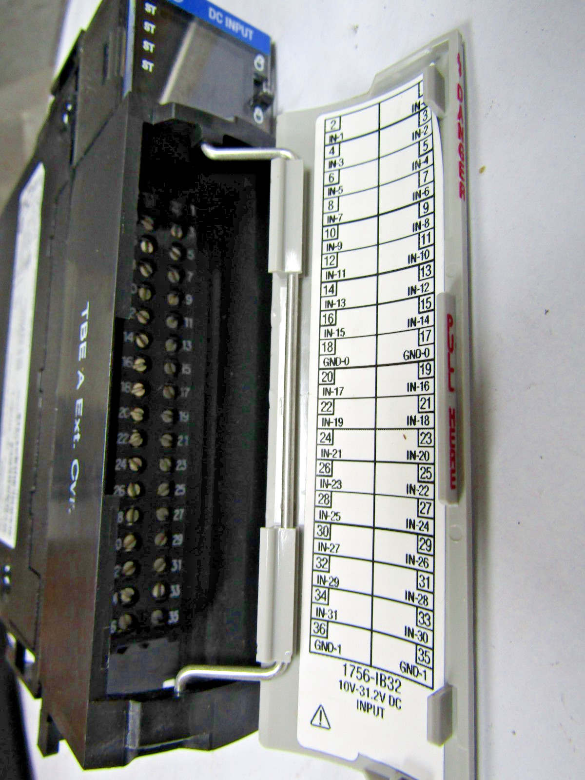✌️ALLEN BRADLEY 1756-IB32 SER B CONTROLOGIX 32 PT 12/24DC INPUT MODULE