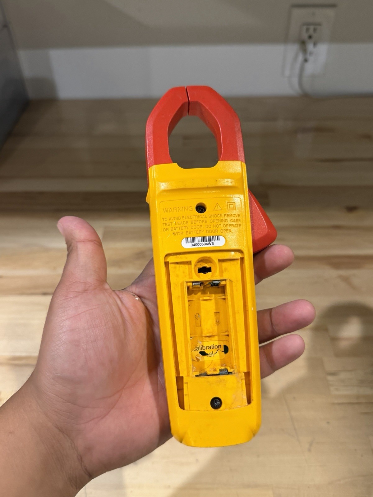 FLUKE 323 TRUE RMS CLAMP METER (PARTS ONLY) FOR PARTS – SHIPS FAST