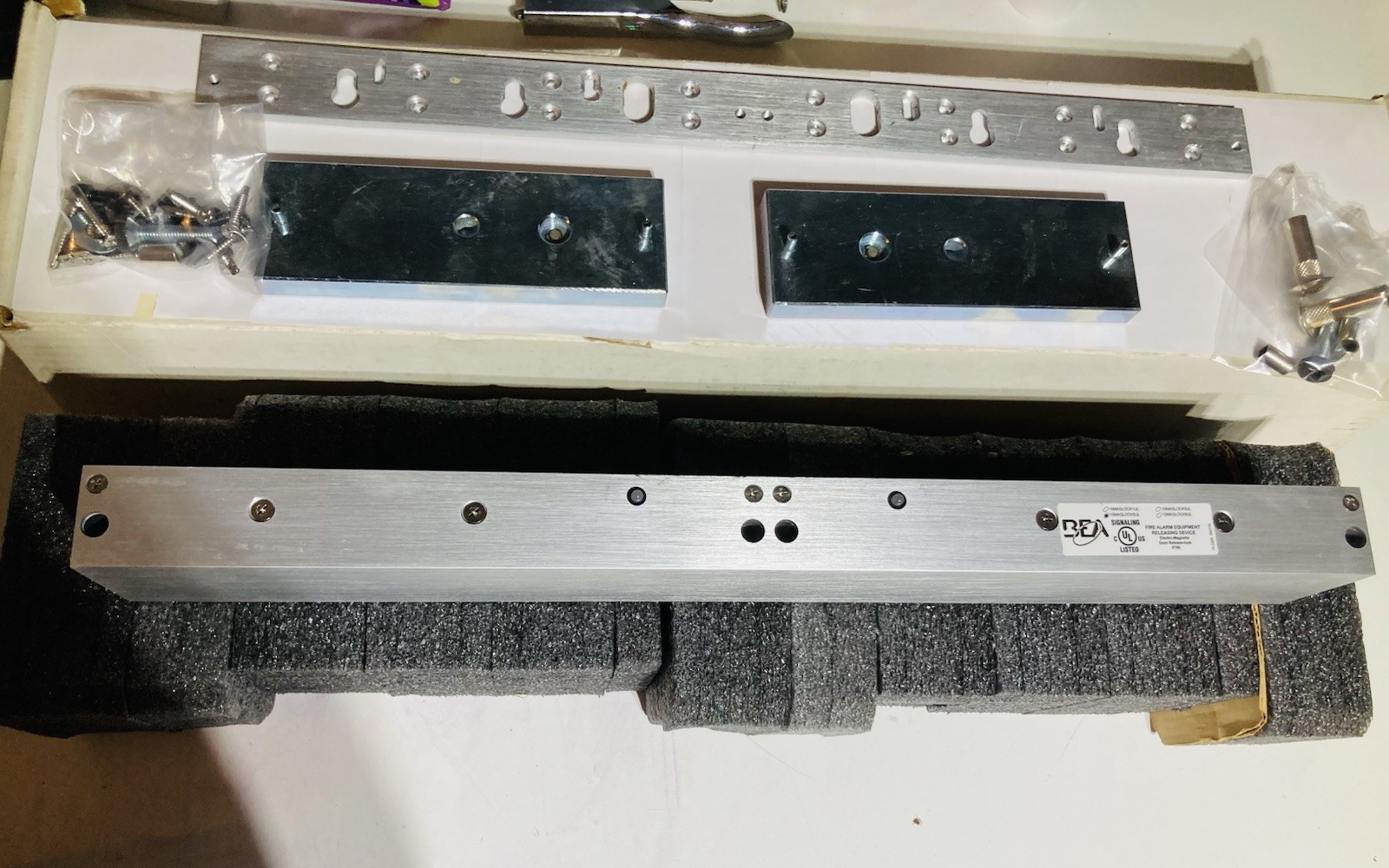Securitron DM62BD Double Magnalock 12/24VDC Magnetic Bond Sensor Door Position