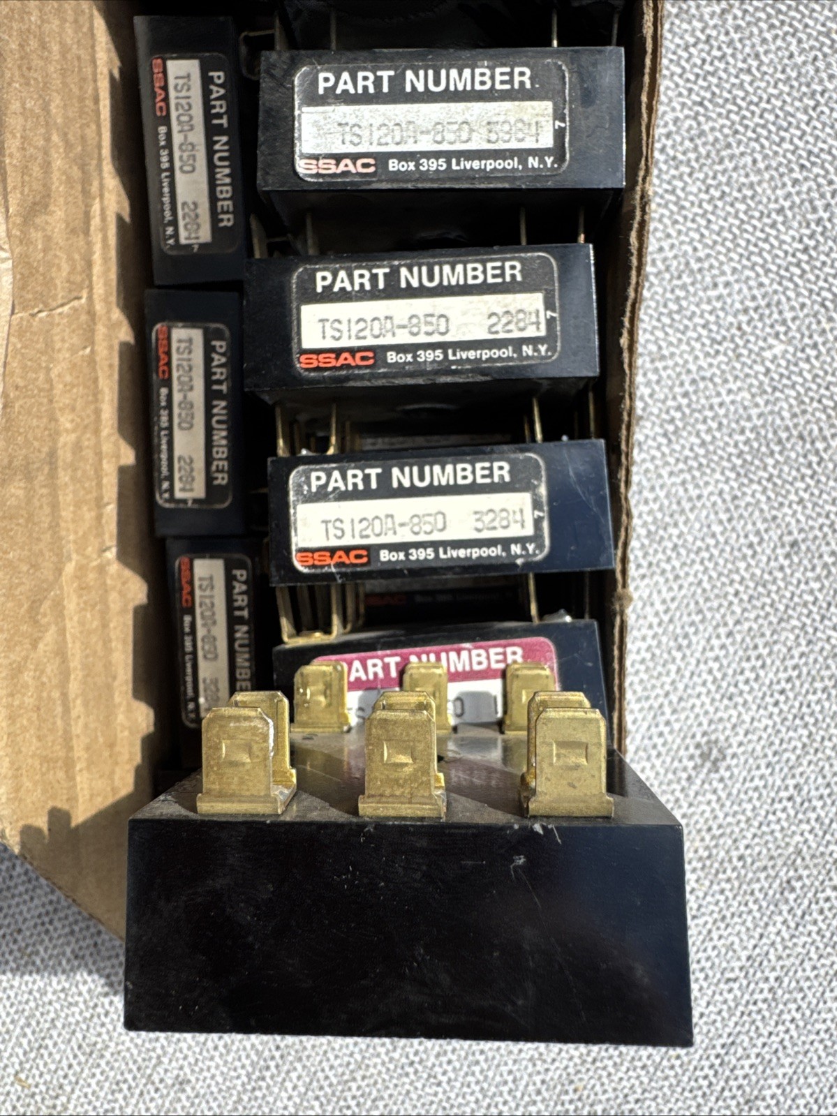 The TS120A-850 (3284) is a solid-state time delay relay made by SSAC / ABB.