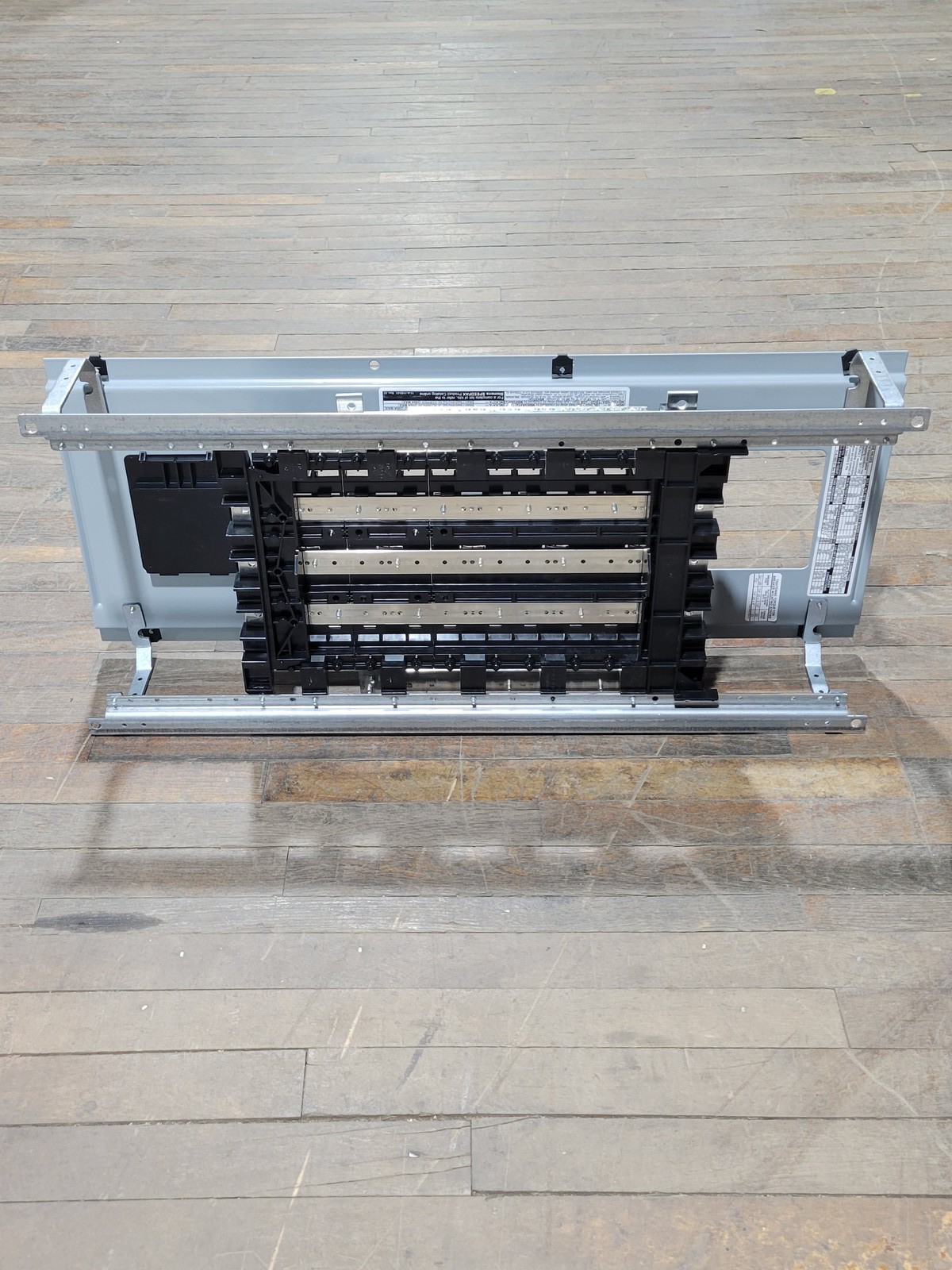 Siemens P1E30MC250AT Main Panelboard Interior 250A 3P 4W 3PH 480/277V 30 Circuit