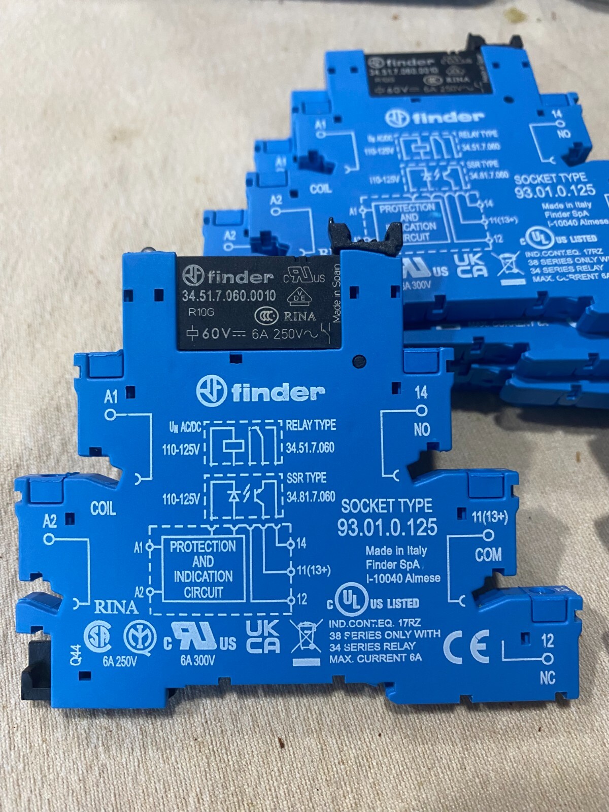 34.51.7.060.0010 PLUG-IN RELAY SPDT 6 AMP 60 VDC COIL & 93.01.0.125 SOCKET