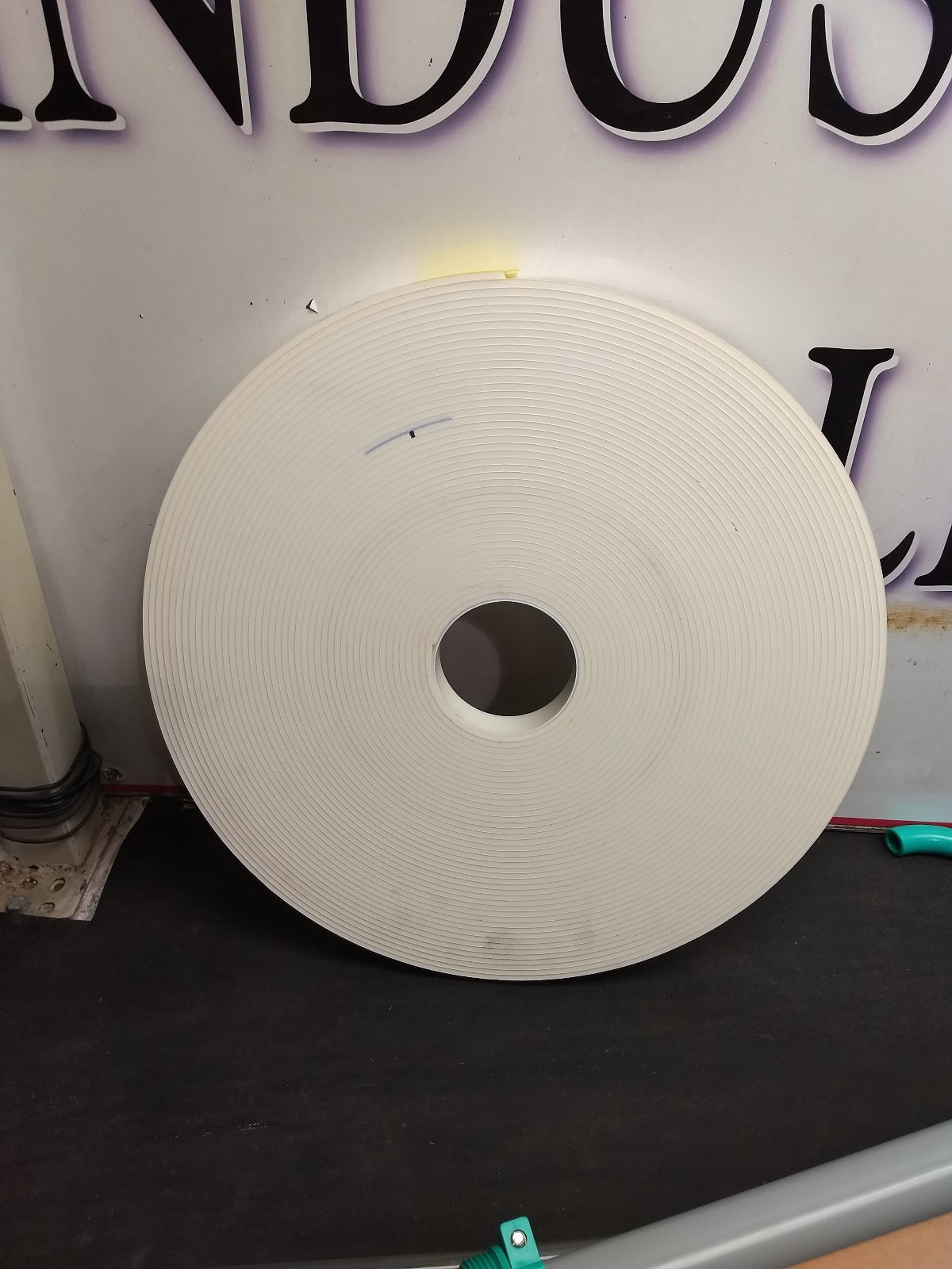 White Double Sided Polyethylene Foam Tape 1″ x 36 Yards #10082M1W36L