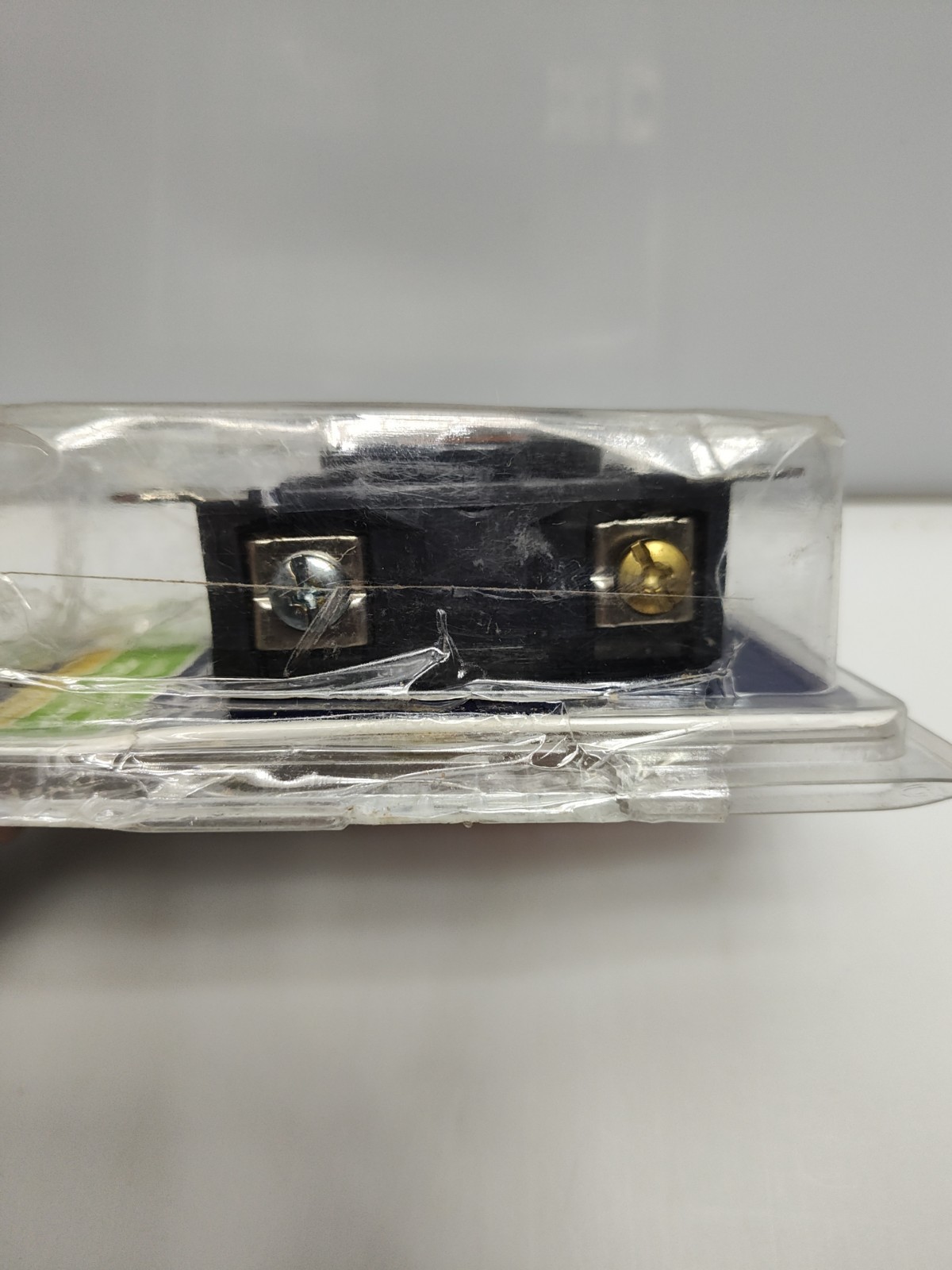 Leviton 3-P,4-W, Single Lock Receptical UPC: 078477845646
