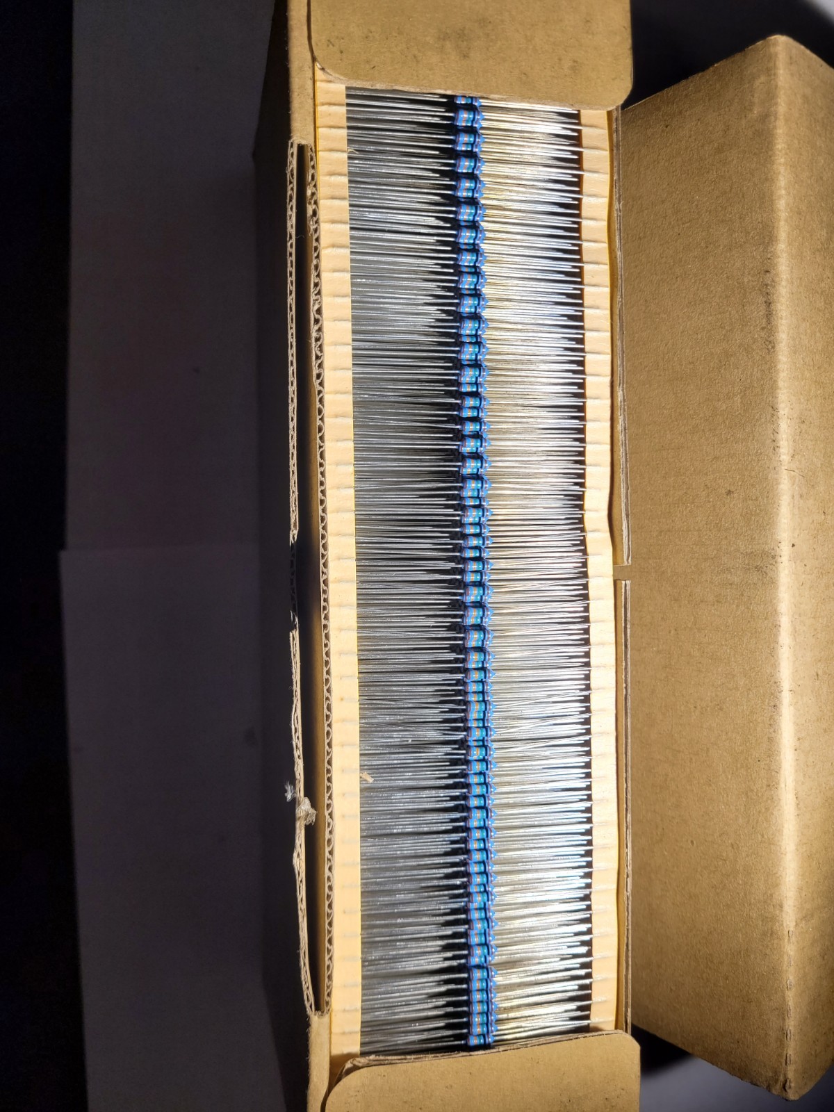 105 kΩ Through Hole Resistors 5000 Pieces, 1/4watt, NEW