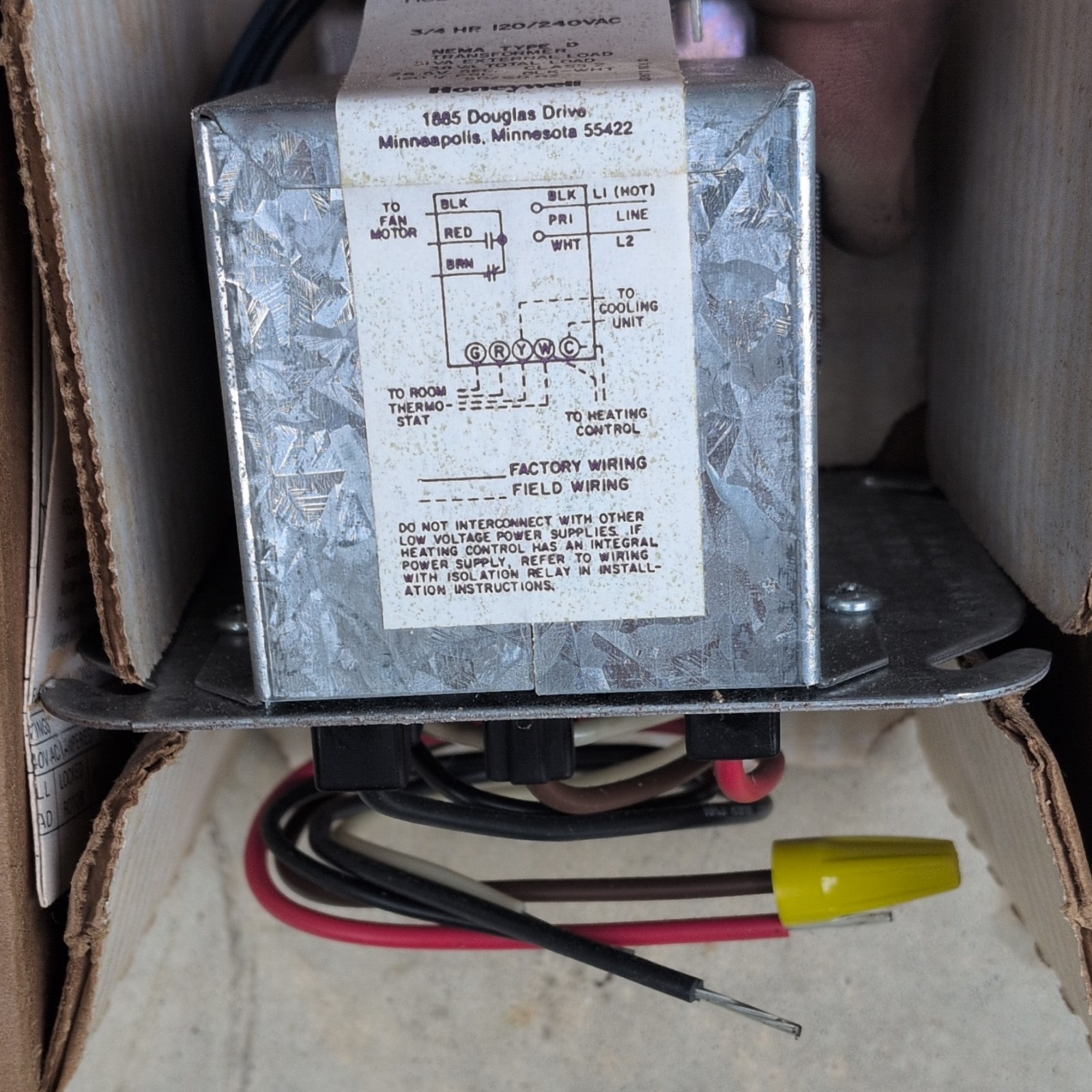 Honeywell R8239A 1052 Fan Center Transformer Relay 120/240VAC 24V Circuit