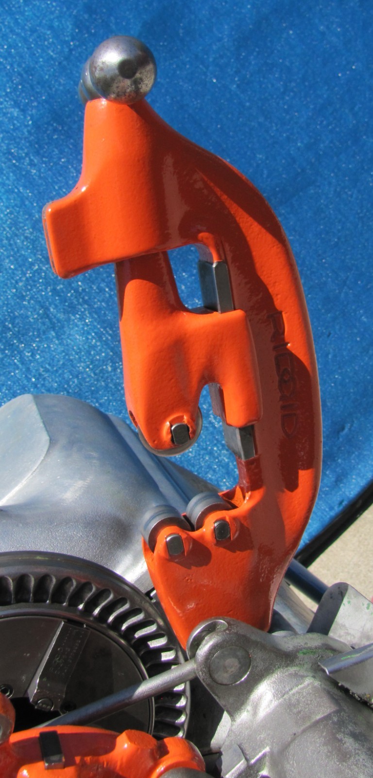 Ridgid 535 Pipe Threader 1/2″ to 2″ Pipe Threading Machine with Die Head