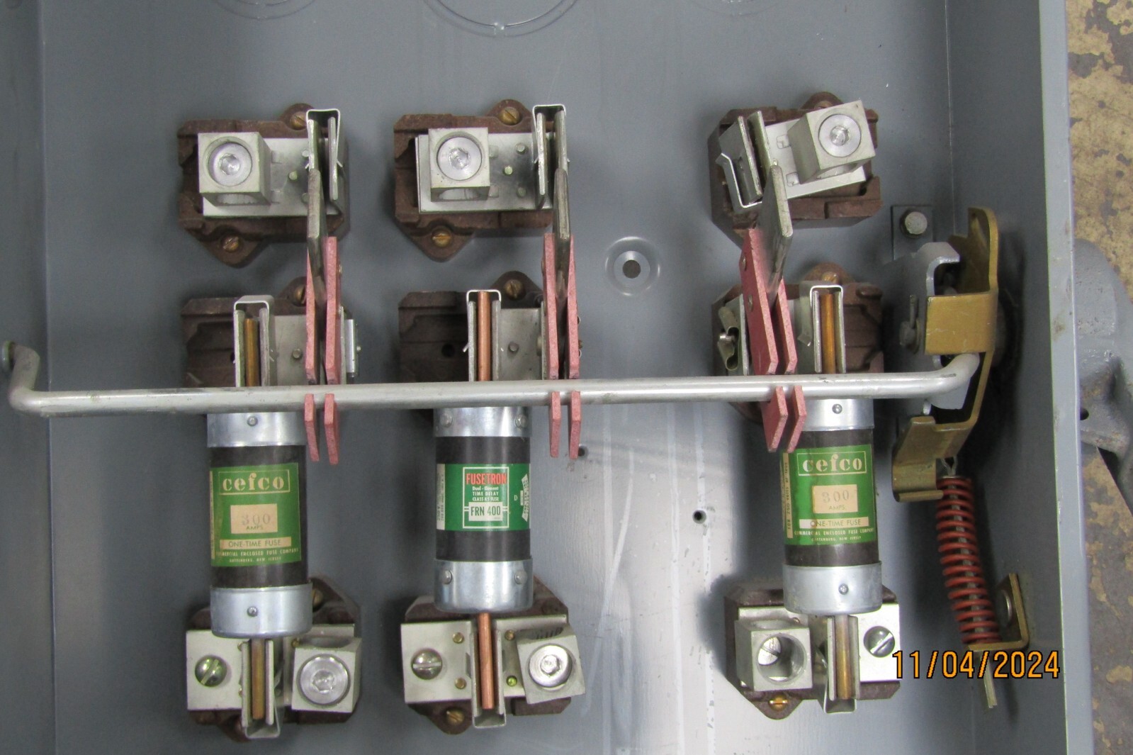 😏 SQUARE D 400 AMP FUSED SAFETY SWITCH 240 VAC 125 HP MAX 3Ø D325N