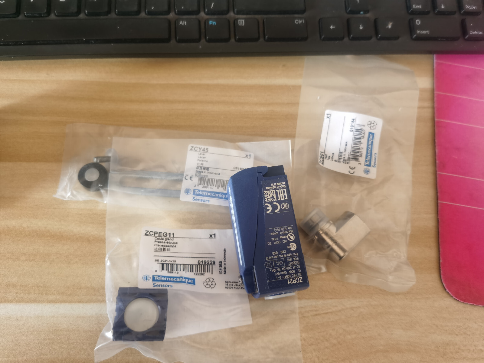 1PCS New Schneider XCKP2145G11 (ZCP21+ZCE01+ZCY45) Limit Switch Brand