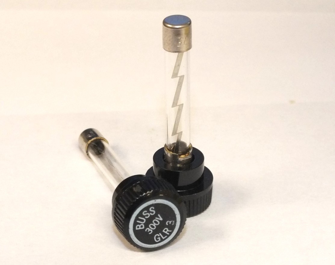 Box of 100 – NEW Cooper Bussmann GLR3 GLR-3 300V Fuses Glass Tube Knob – NEW