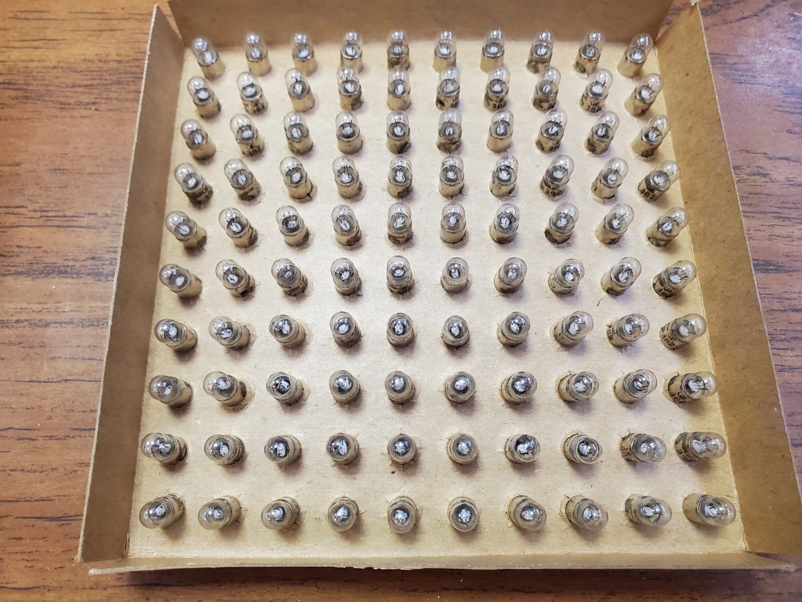 Original General Electric Dialco 382 Miniature Lamps Light Bulb box 100 12-14V