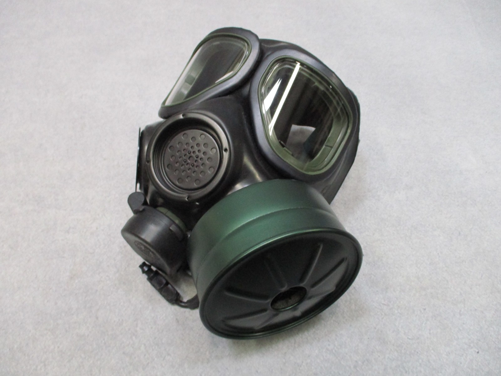 Lot of 2 USGI 40mm Gas Mask Filters C2A1 M40 NATO Threaded Canisters Sealed