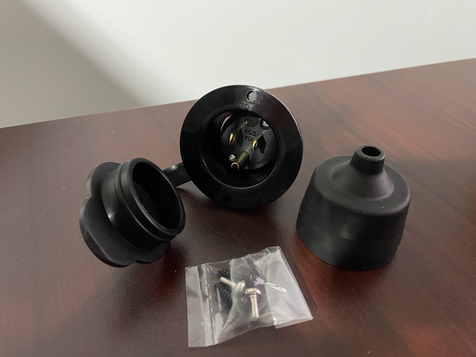 Journeyman-Pro 3 Wire 15A 125V Grounding Lighted Plug HJP-515PV-LIT