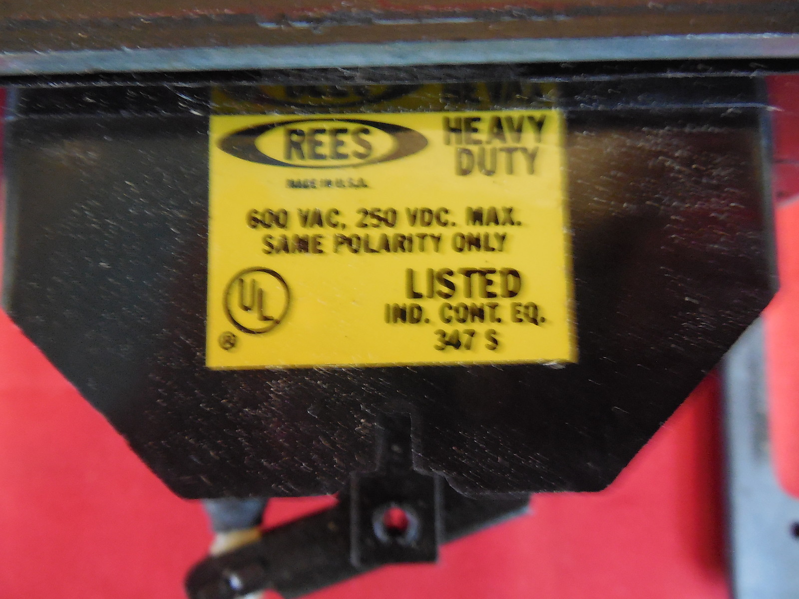 REES 01968-032 *NEW IN BOX* CONTROL PUSHBUTTON (3B4)