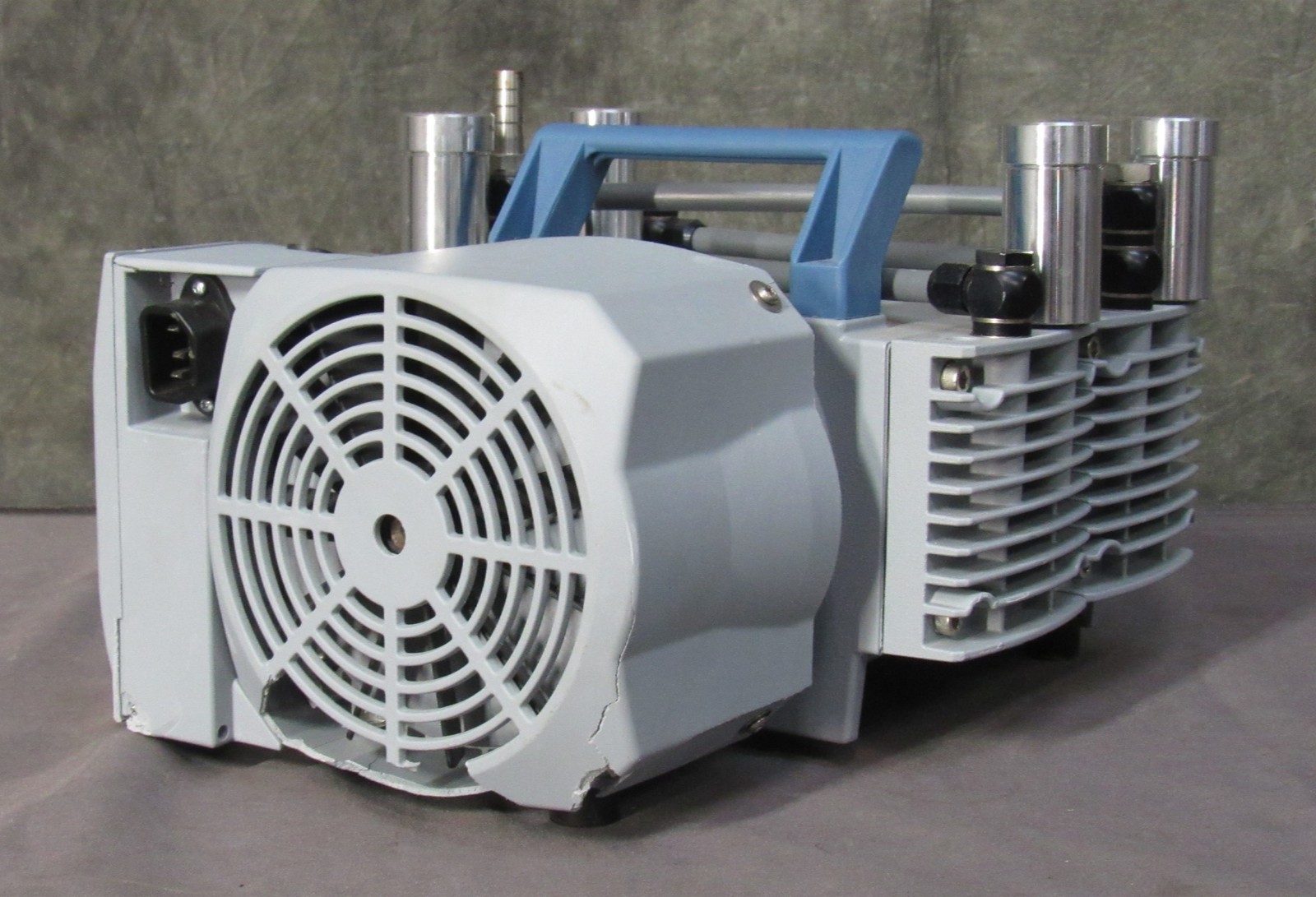VacuuBrand Model ME 8 NT Vacuum Pump; 115/230V