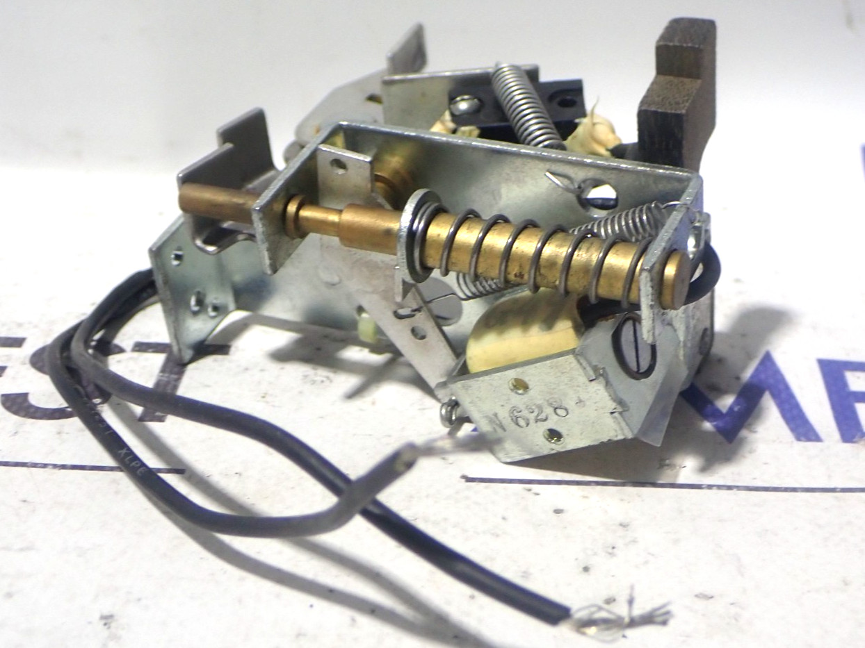GE TKMASTA12 120/240 Volt AC 125VDC Shunt Trip Accessory For TKM Breakers