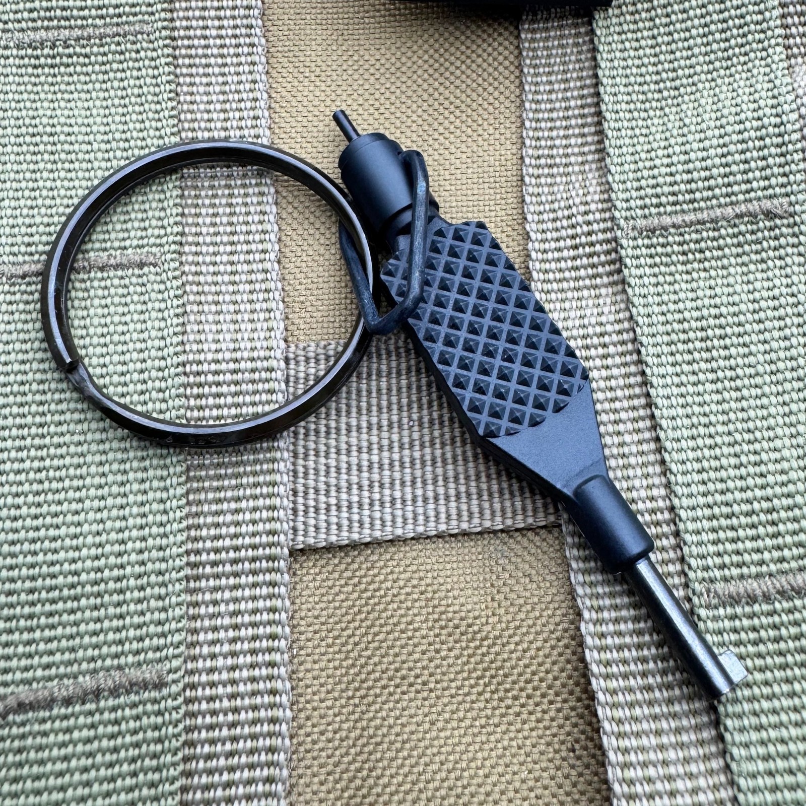 Black Law Enforcement Security Police Handcuff Key w/ Swivel Key Ring