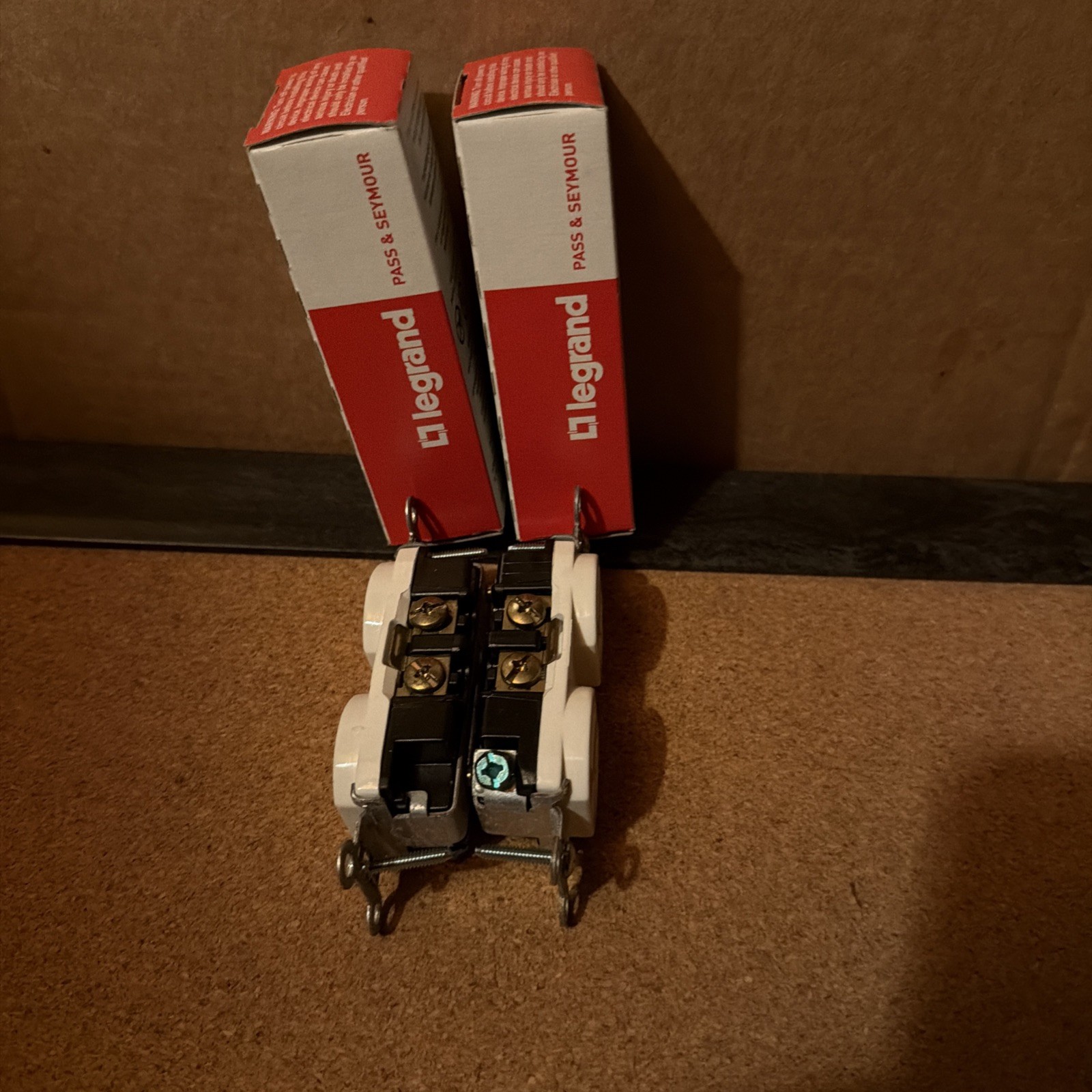 Lot Of 2 Legrand 5850-W Duplex Receptacle 20A 250V WHITE Commercial Grade Mexico