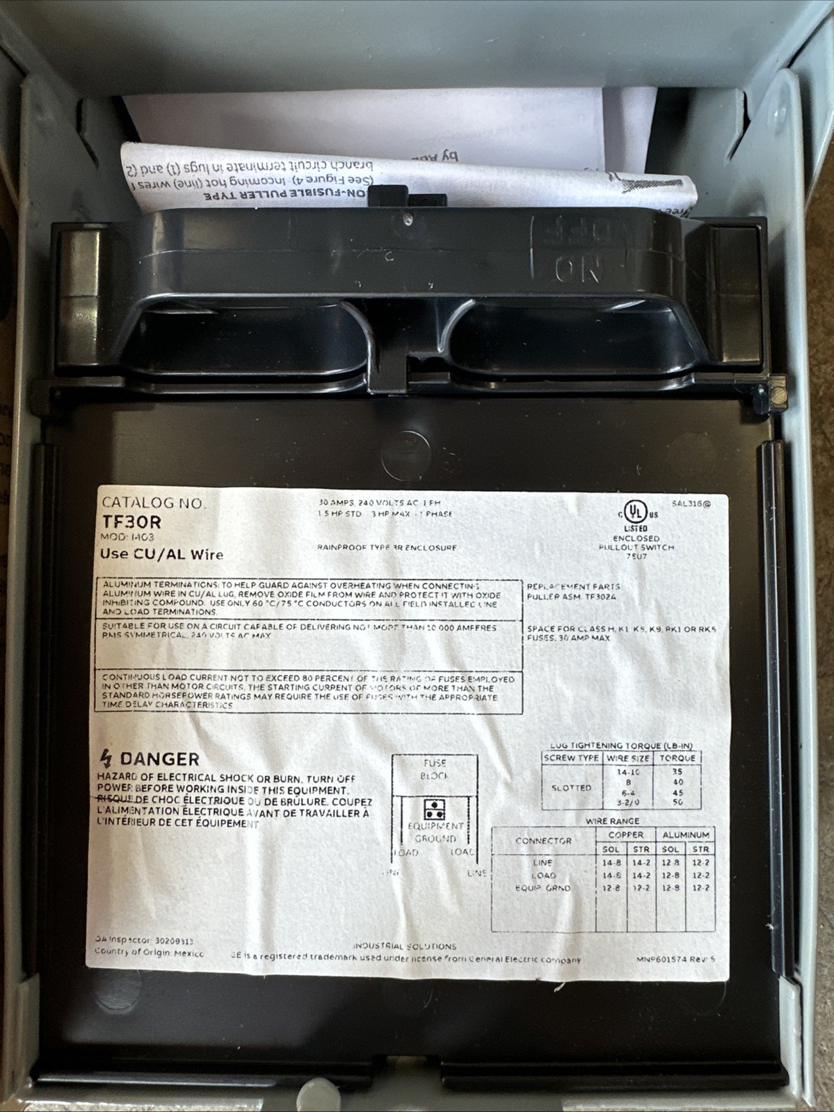 🔴GE 30-Amp 120/240-Volt Fused AC Disconnect TF30RCP‼️