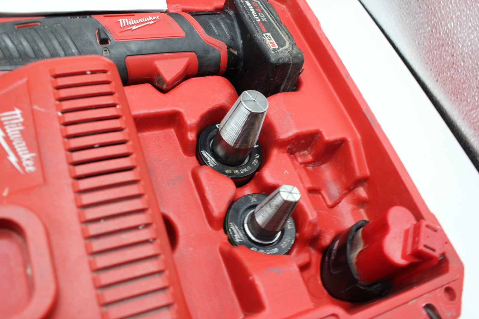 Milwaukee M12 ProPEX Expander Tool Kit 3 Expander Heads 2473-22 kit 2 Batteries