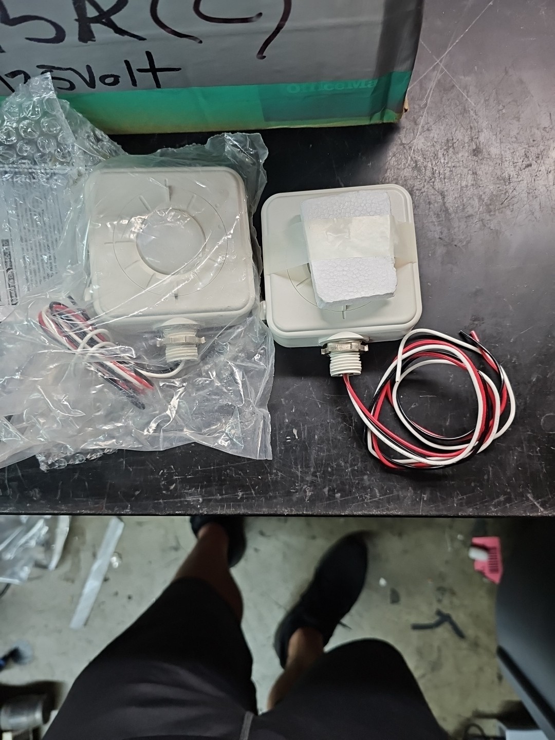 Lot of 2 – Cooper OEF-P-2MH0-MV-SL High Bay Passive Infrared Occupancy Sensor