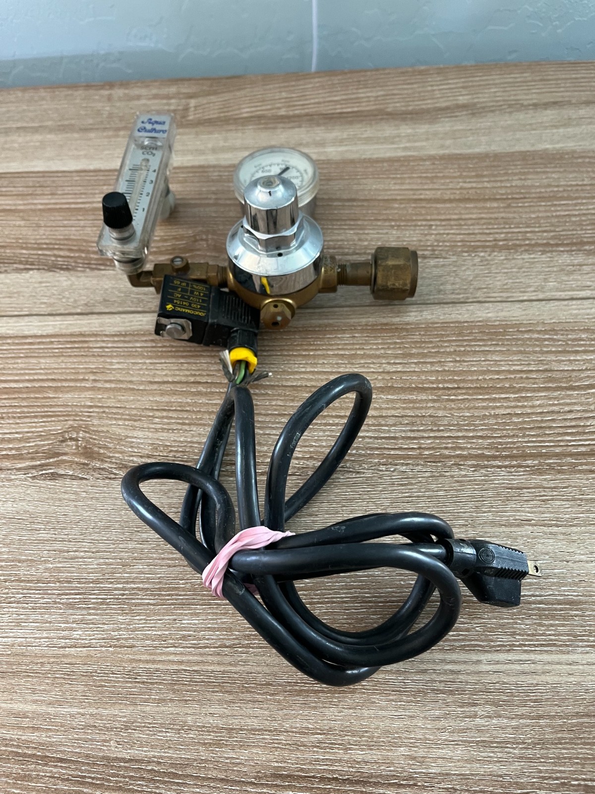 AIRCO 805-7715 CO₂ Regulator CGA-320 w/ Aqua Culture Flowmeter & 110v Solenoid V