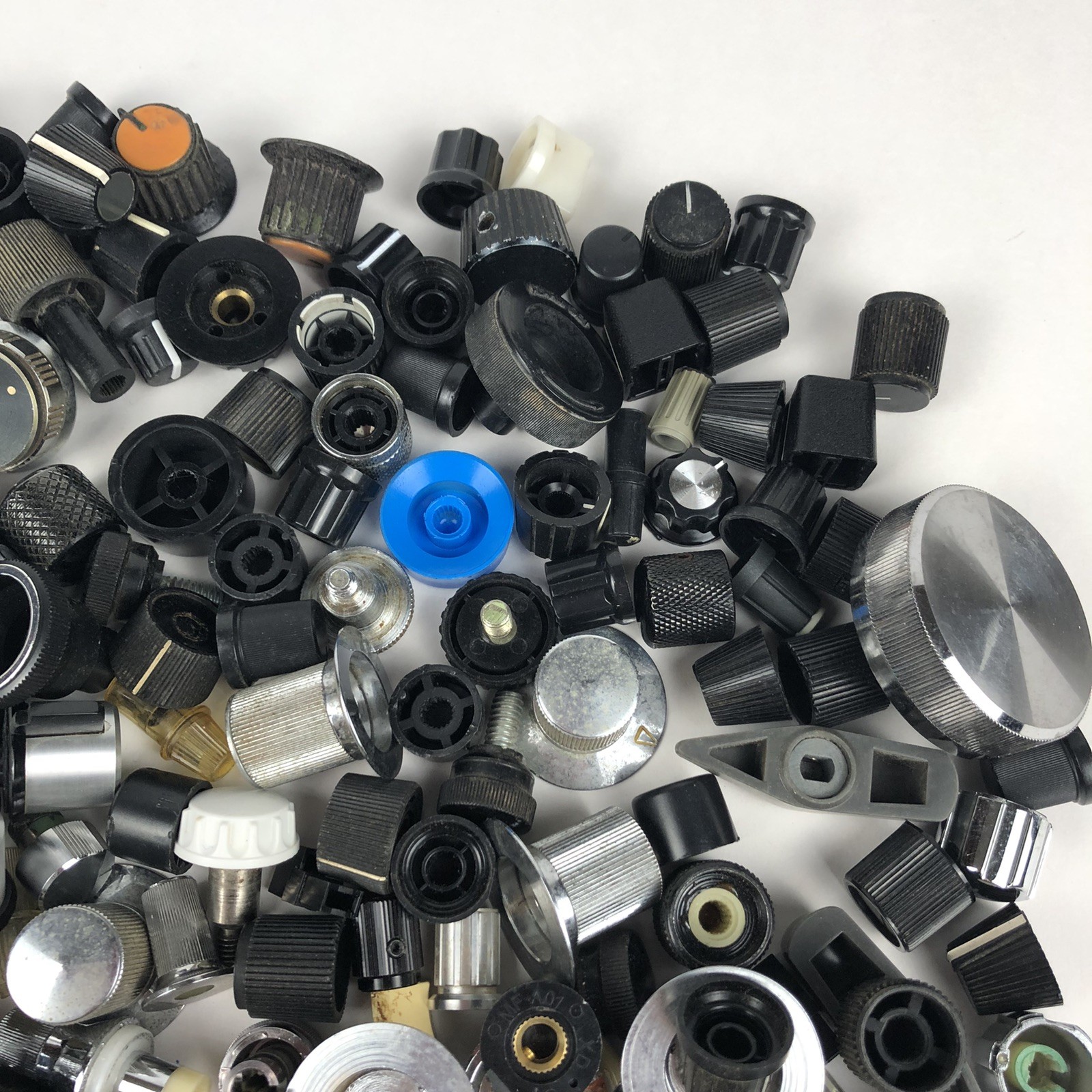 4lbs Lot of Electronics & Audio Knobs (Music Equipment, Hifi, Appliance)