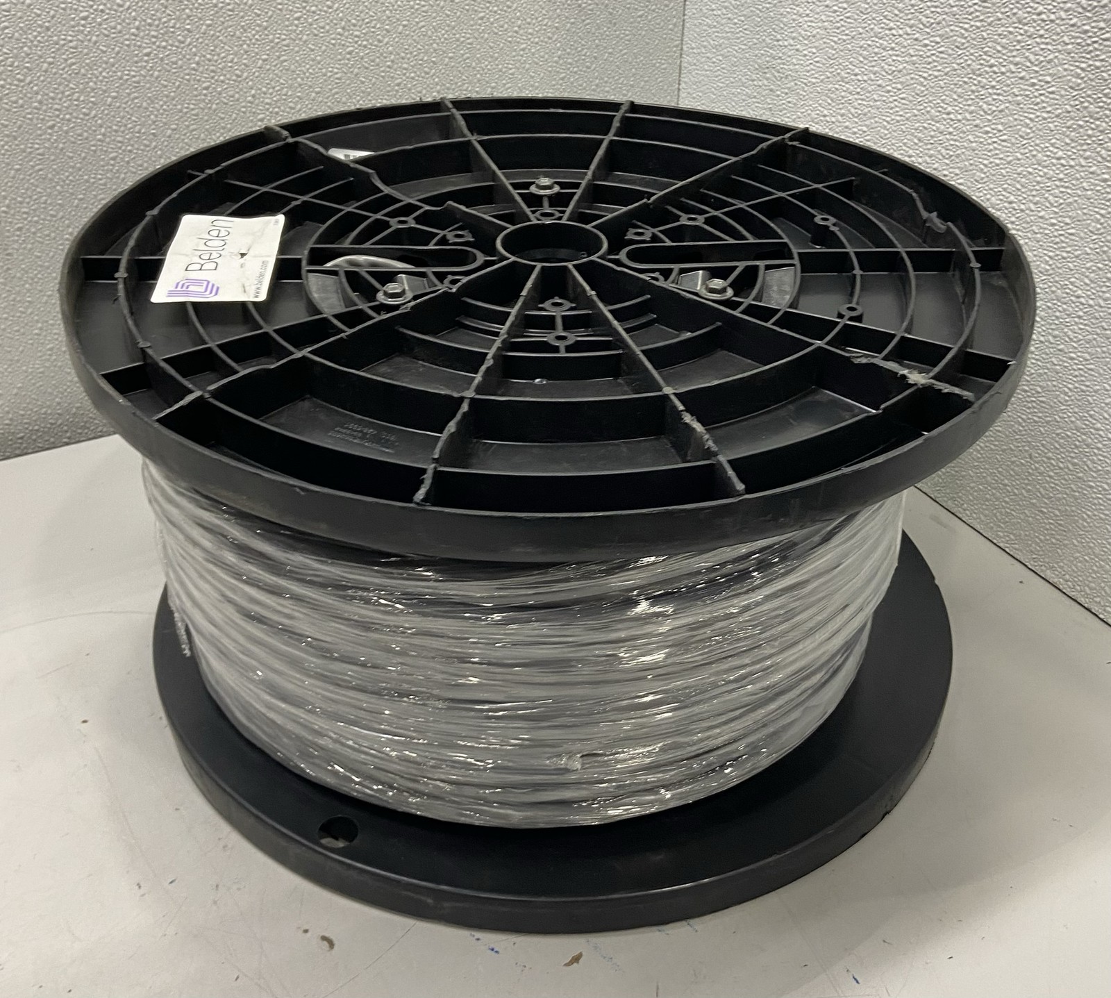 Belden 18AWG 6PR 500′ Spool Unshielded Audio & Sound Cable Gray 8691-060500