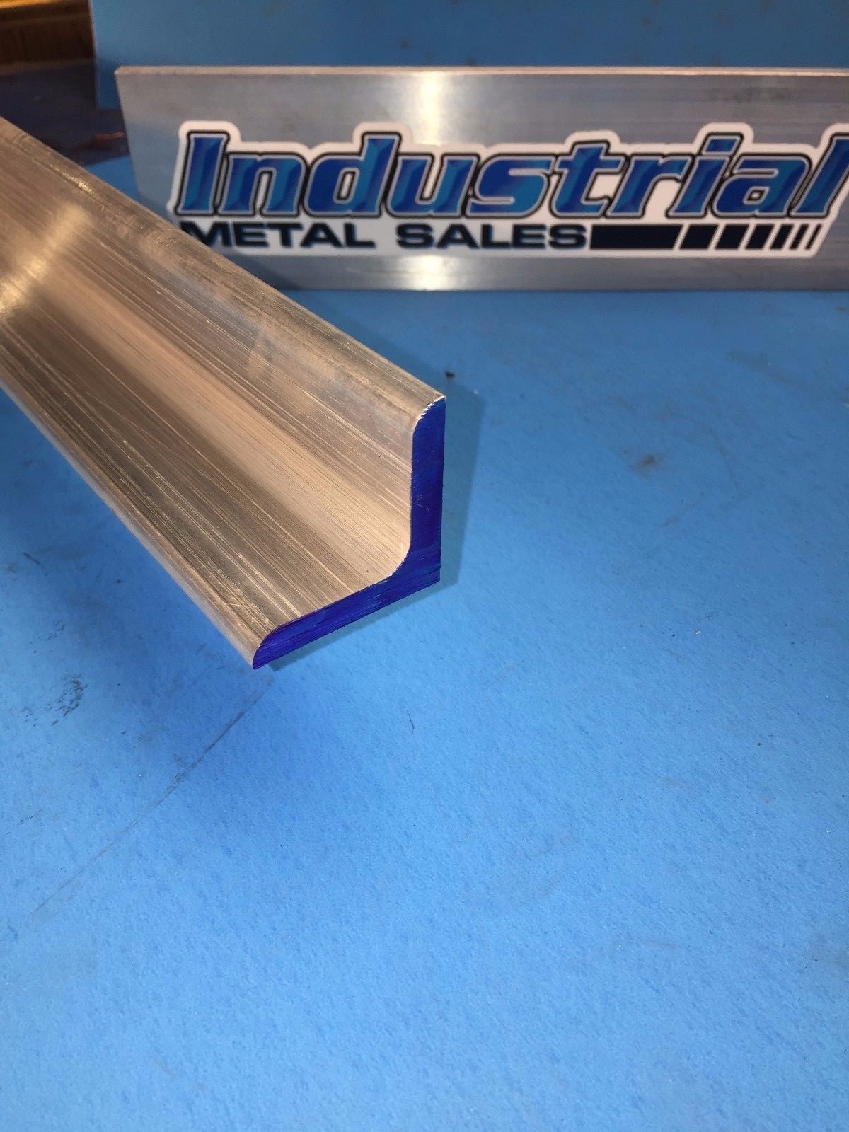 1-1/2″ x 1-1/2″ x 12″-Long 6061 T6 Aluminum Angle x 1/4″–>1.5″ x .250″ Angle