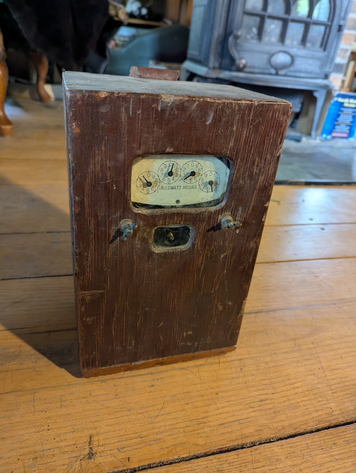 Vintage Electromechanical Analog Dial Kilowatt-Hours Meter, 4-Digit Display