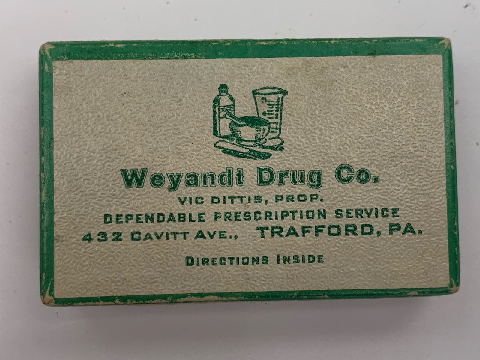 Vintage 1948 Becton Dickinson & Co B-D Yale 50cc Glass Syringe + Medical Sutures