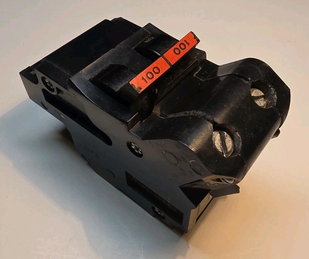 Federal Pacific CTL Type NA 2 Pole 100 Amp Stab Lok Circuit Breaker – Small Chip