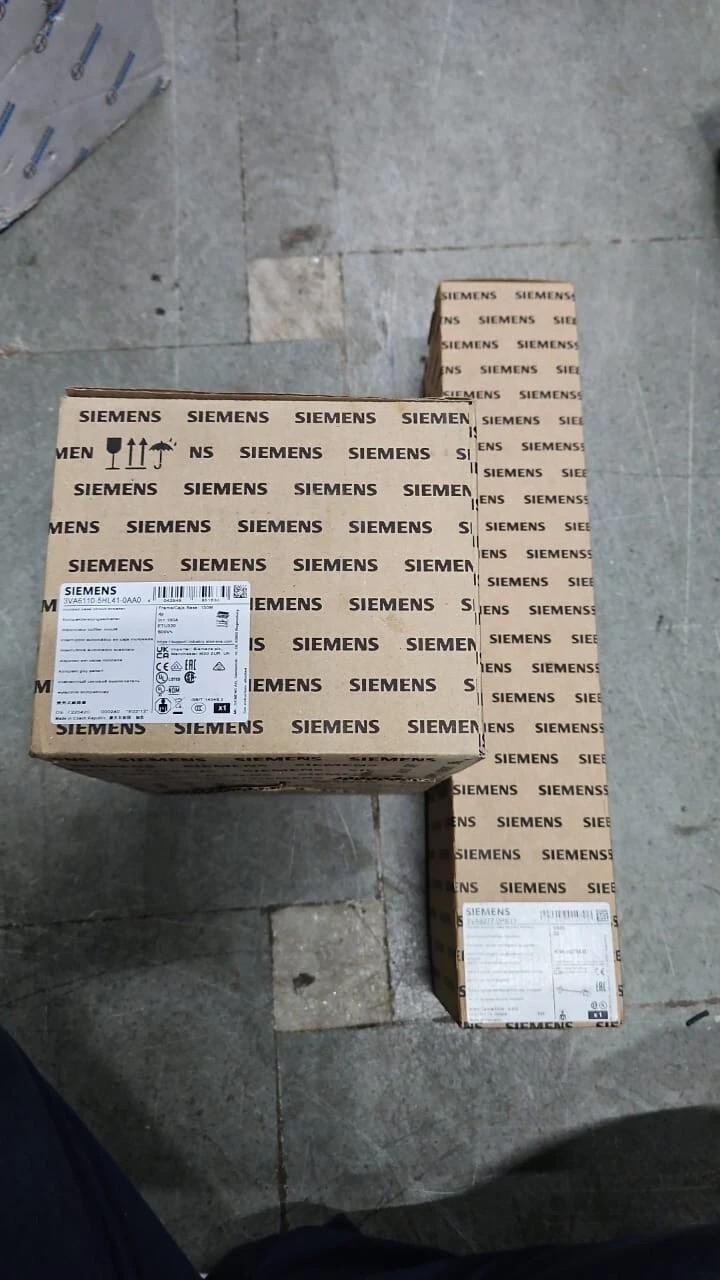 NEW Siemens 3VA6110-5HL41-0AA0 Circuit Breaker 100A with Rotary Operator