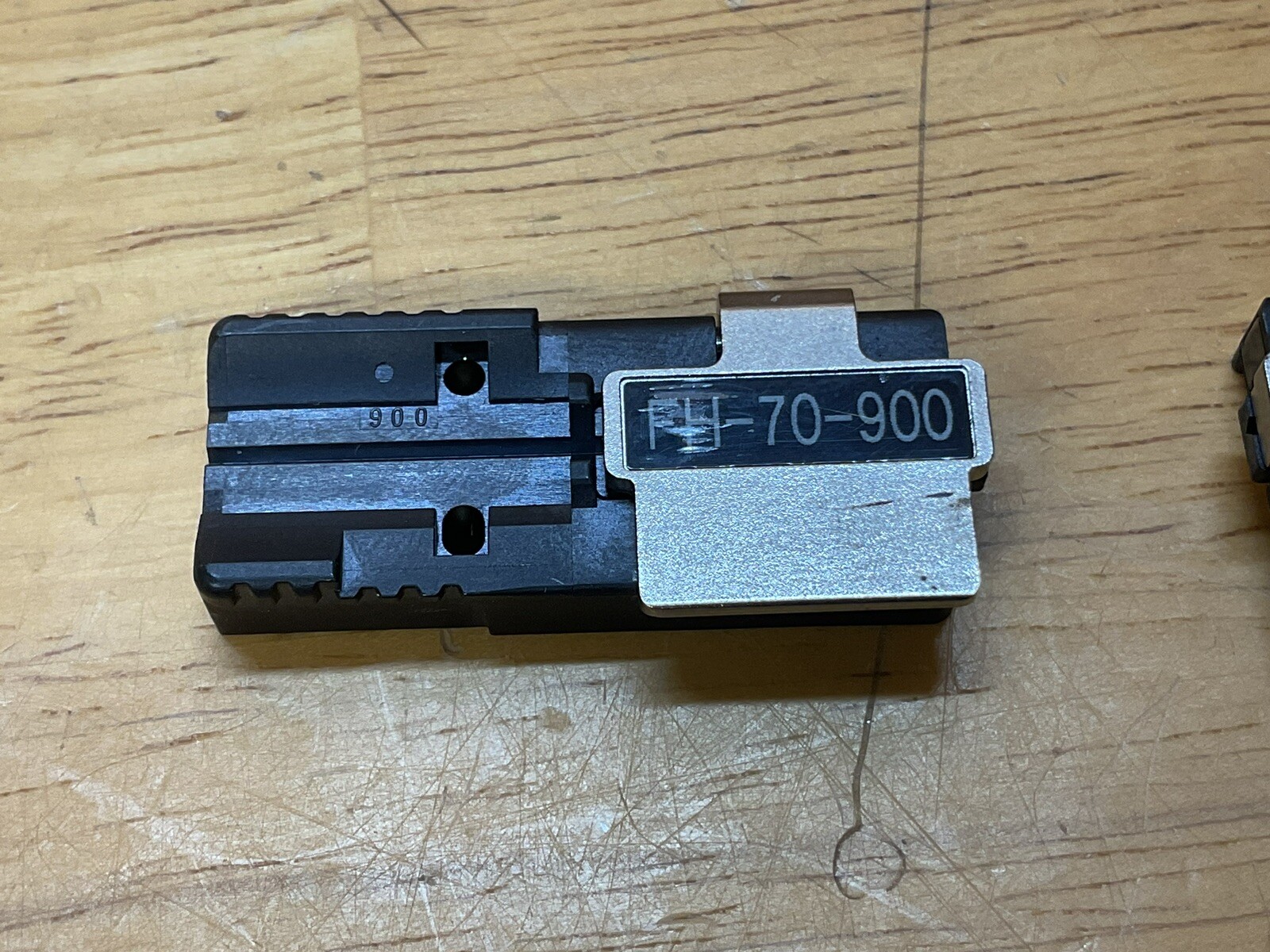 Fujikura FH-70-900 Pair Of 900um Fiber Holders
