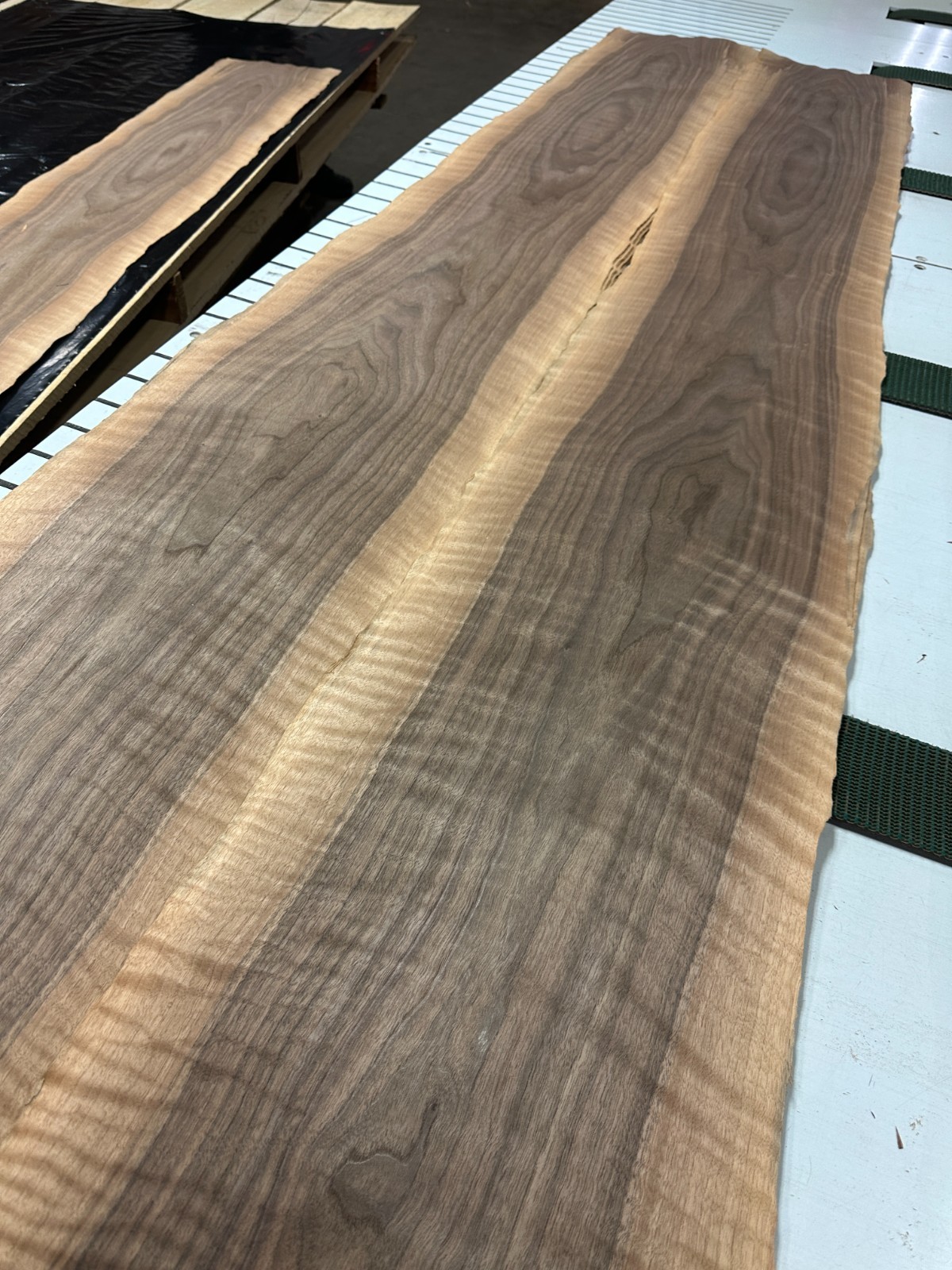 Walnut Raw Wood Veneer 2 sheets 99» x 12» 320i