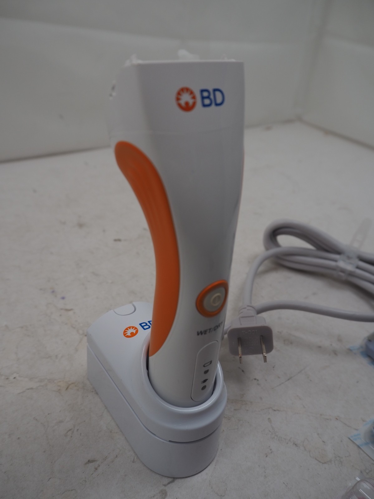BD 5513E Surgical Clipper with Charger & 9 Blades – Fast Free Shipping