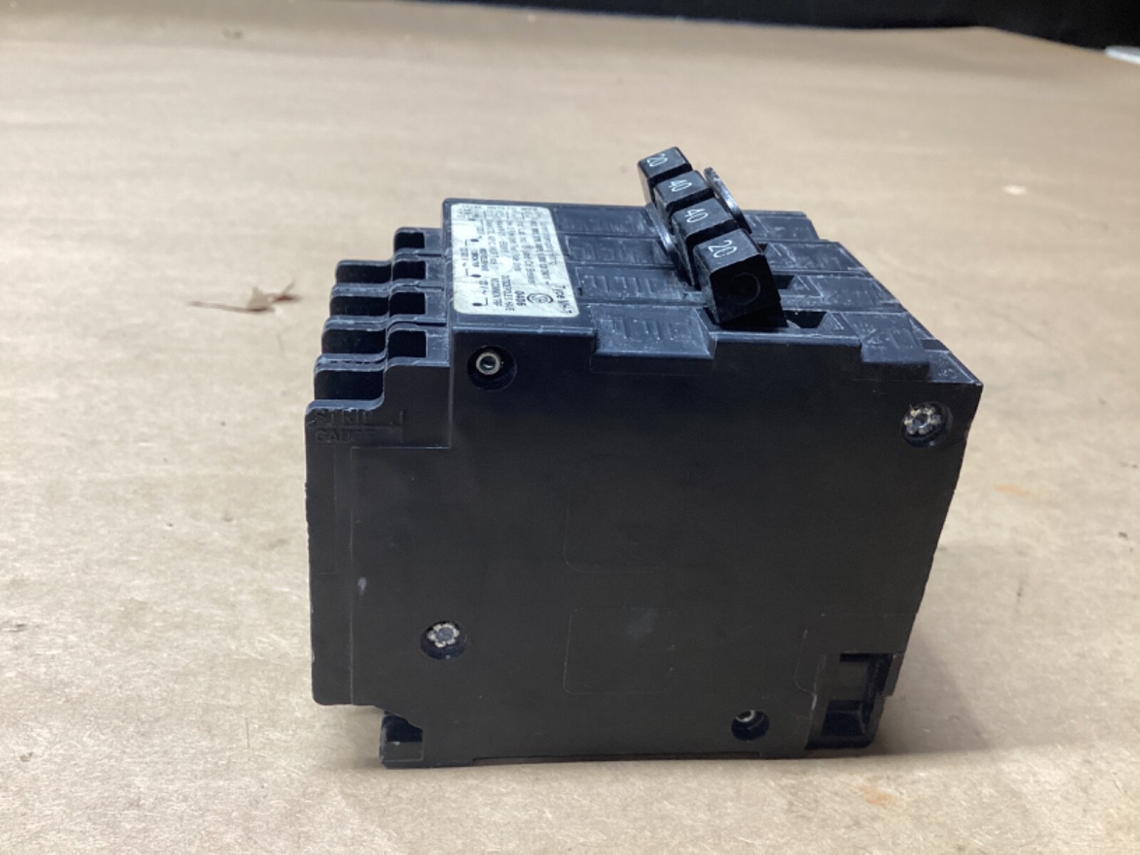 Murray MP24020 20A/40A 2P Triplex Circuit Breaker – Type MH-T/QT #104F203*CO