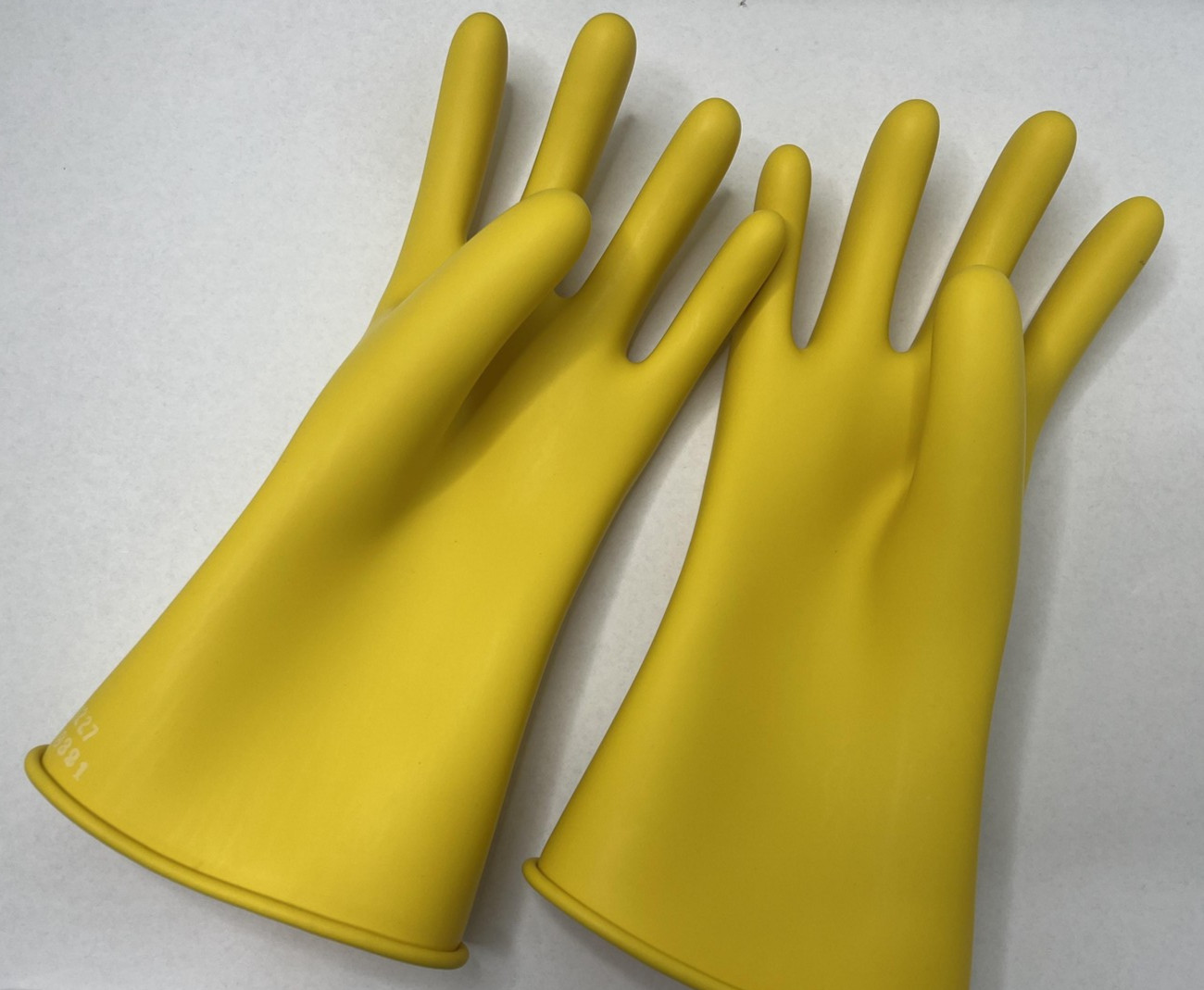 Honeywell Salisbury Class 0 D120 Rubber Insulating Gloves 9.5 Yellow 1000V AC