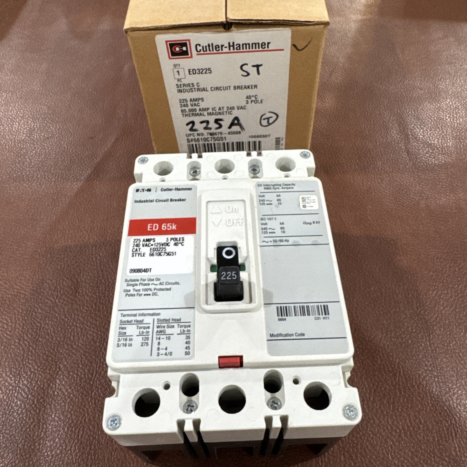 Eaton Cutler Hammer ED 65k ED3225 3 Pole 225 Amp Circuit Breaker 3P 225A 240VAC