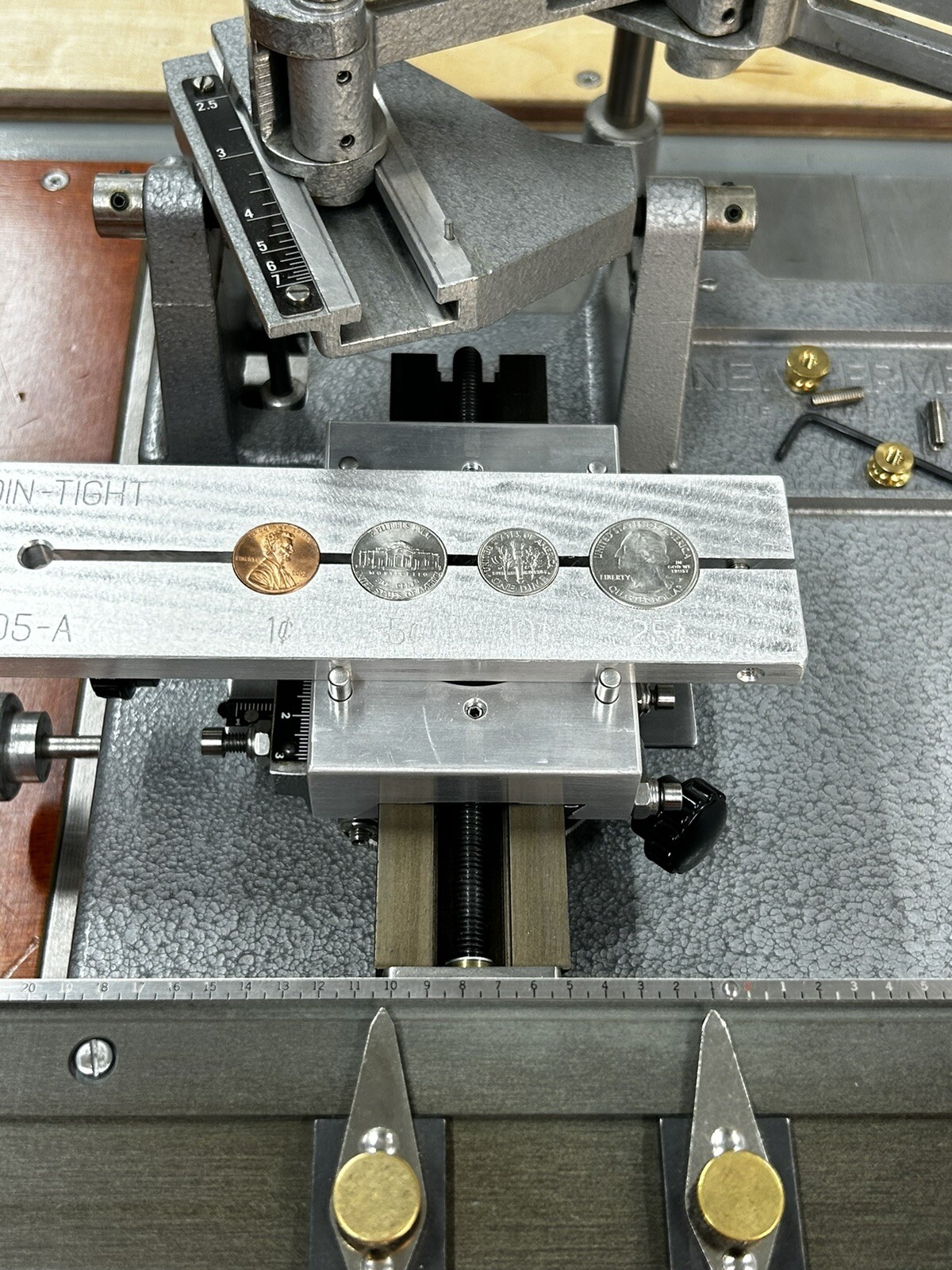 7 U.S. COIN HOLDER FOR NEW HERMES ENGRAVING VISE FOR CLEANING, REPAIR, ETC.