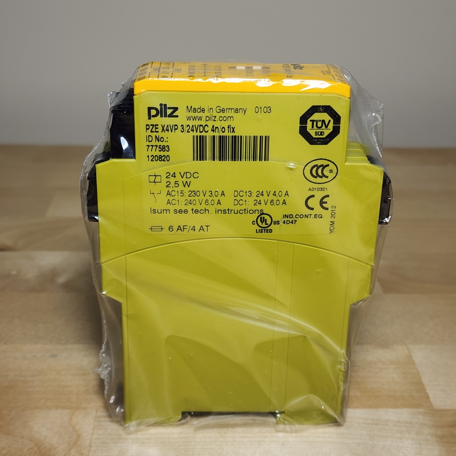 Pilz 777583 PZE X4VP 3/24VDC 4N/O FIX Safety Relay Contact Expansion Module