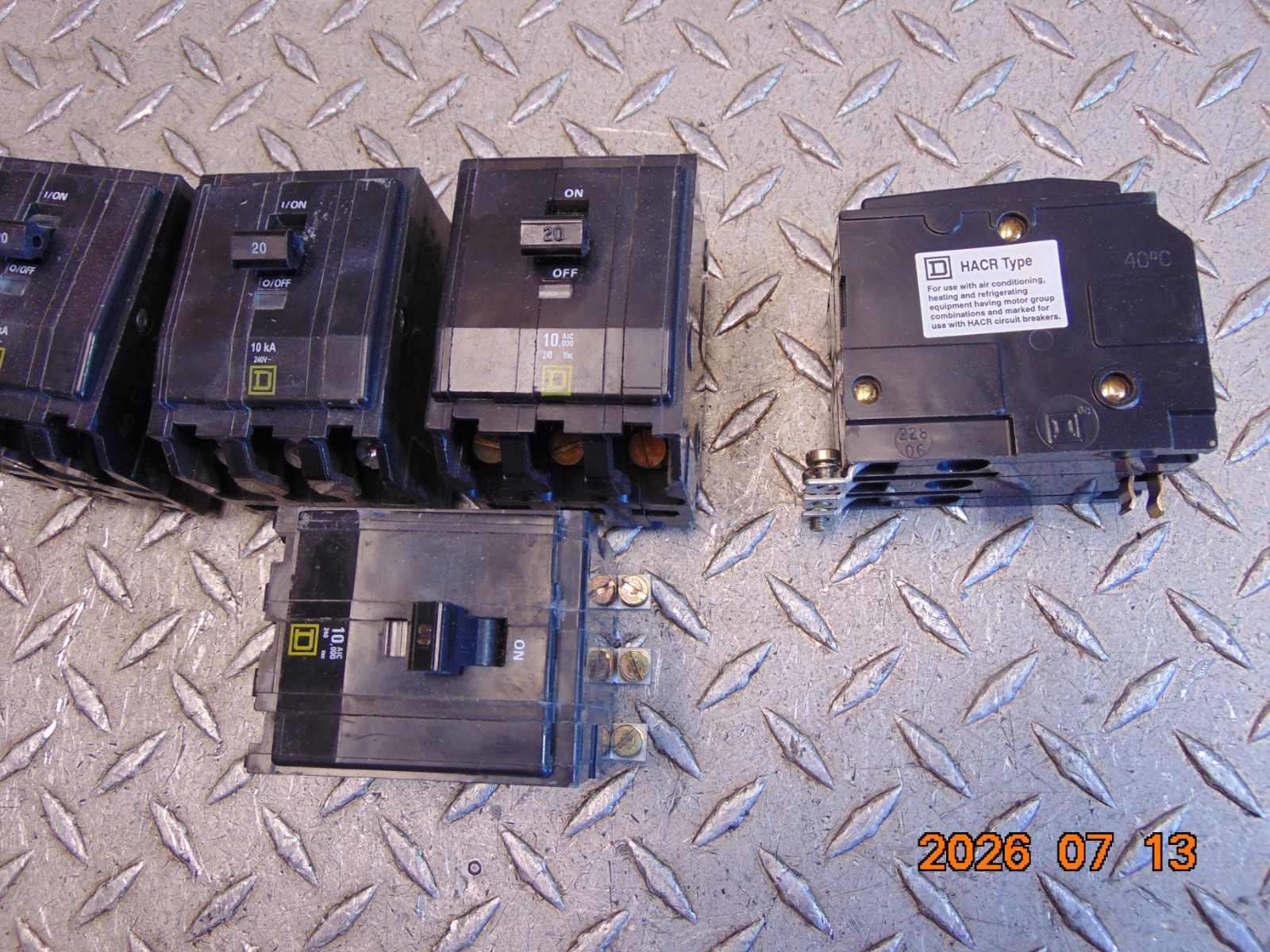 SQUARE D QOB320 20A 20 AMP 3-POLE BOLT-ON CIRCUIT BREAKER YELLOW