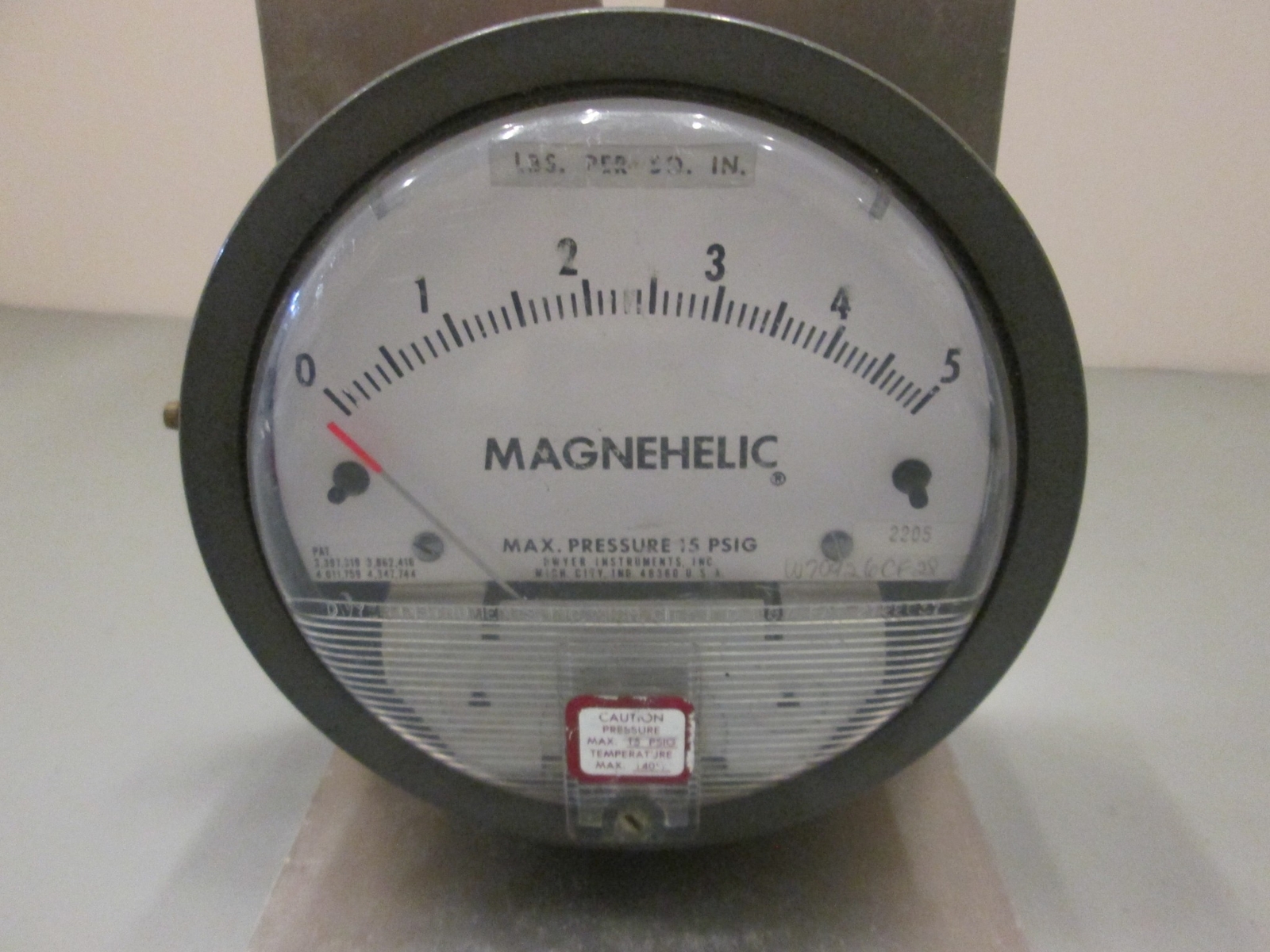 Dwyer, Magnehelic Pressure Gauge 0-5″, 2205, Used