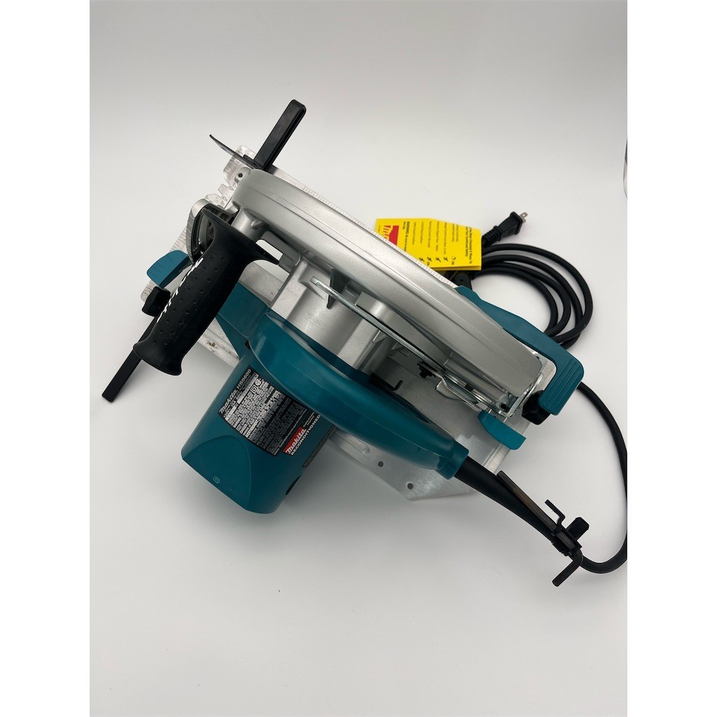 Makita 10-1/4 in Corded Circular Saw 120V 15A 4300 RPM w/ Rip Fence Refurb
