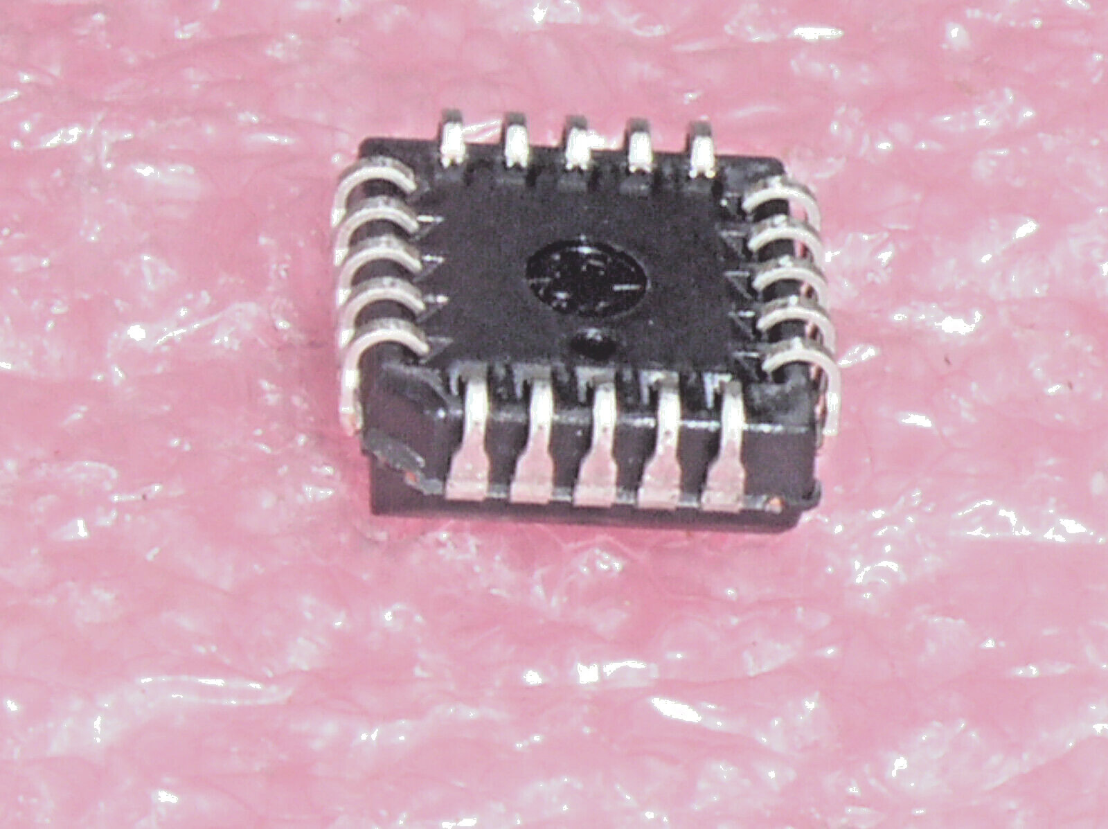 2 NOS ON SEMI MC10H124 ECL QUAD TTL TO MECL W/TTL STROBE TRANSLATOR 10H IC USA