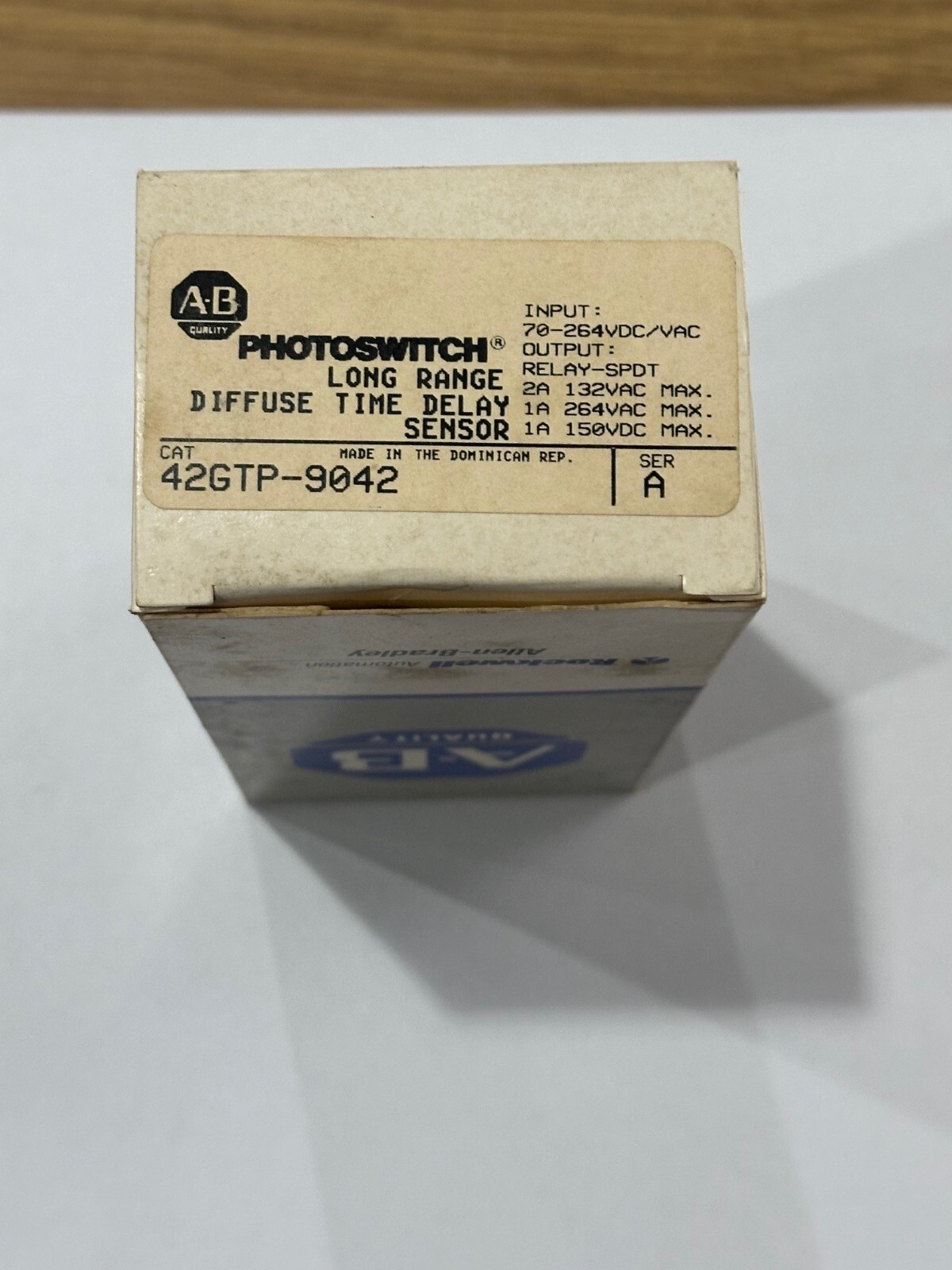 ALLEN BRADLEY 42GTP-9042 PHOTOSWITCH LONG RANGE DIFFUSE TIME DELAY *NEW IN BOX