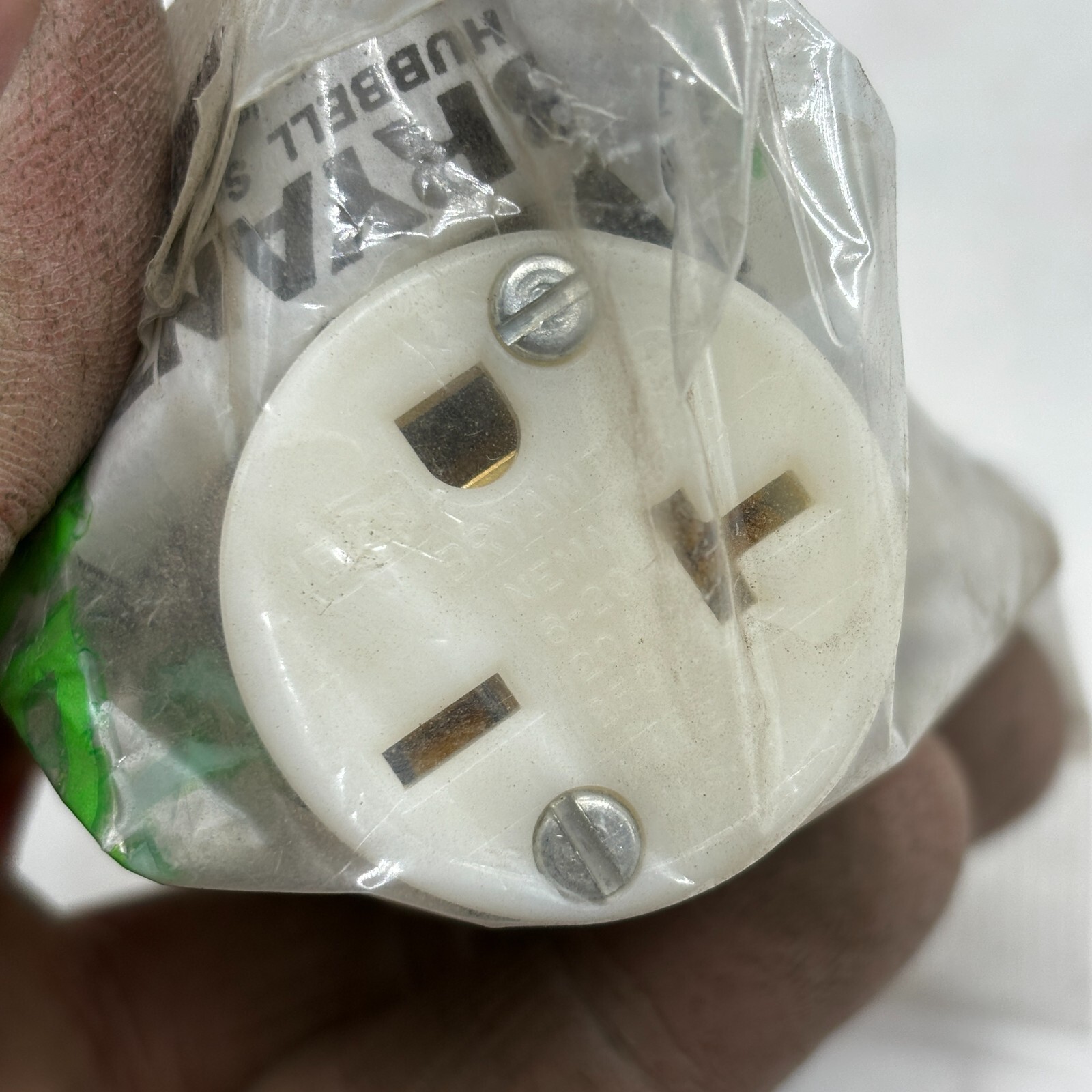 BRYANT TECH -SPEC CONNECTOR P/N 5469N – 20 AMPS, 250 VOLTS🔔