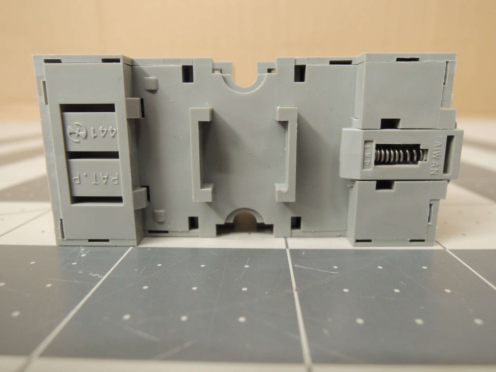 IDEC RU42S-C-D24 Relay, 4PDT, Bifurcated contacts, 3A, 24VDC, Indicator w/ Base