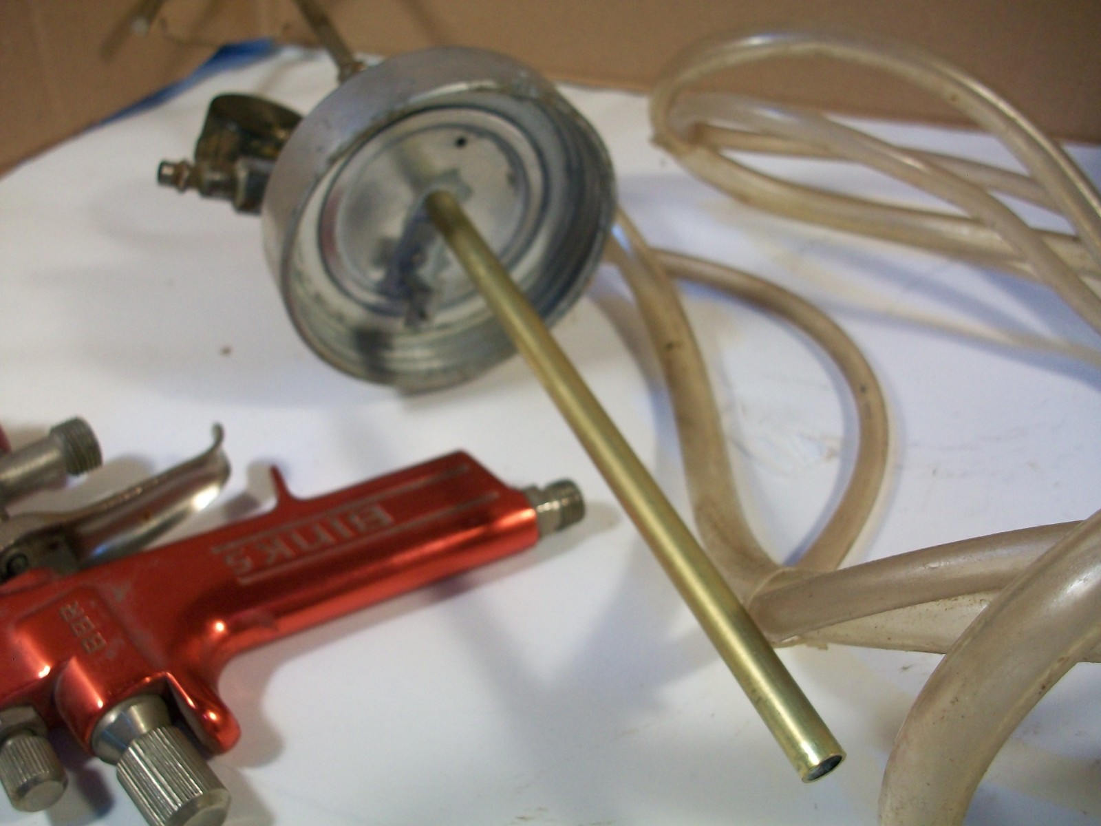 BINKS 2100 Spray Gun w/ Regulator & 2 Quart Pressure Pot & BBR Red Gun Untested